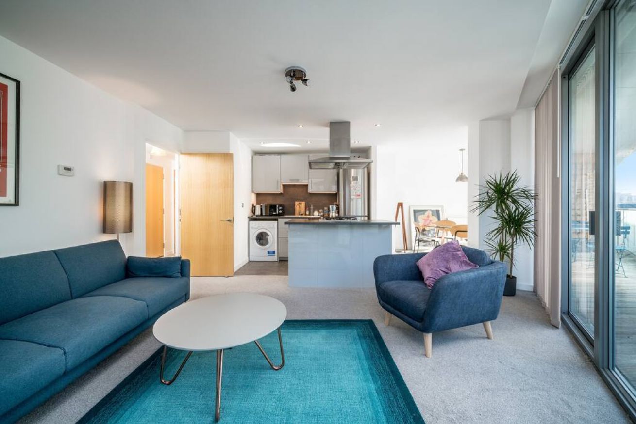 Property Image 2 - Stylish 1-bed flat w/ private balcony in Canary Wharf, East London