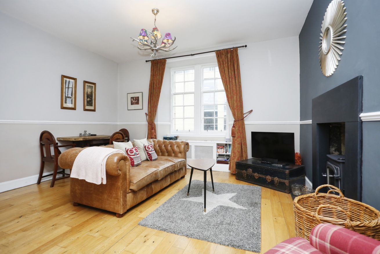 Property Image 1 - Stunning 1 bed flat near Edinburgh Castle