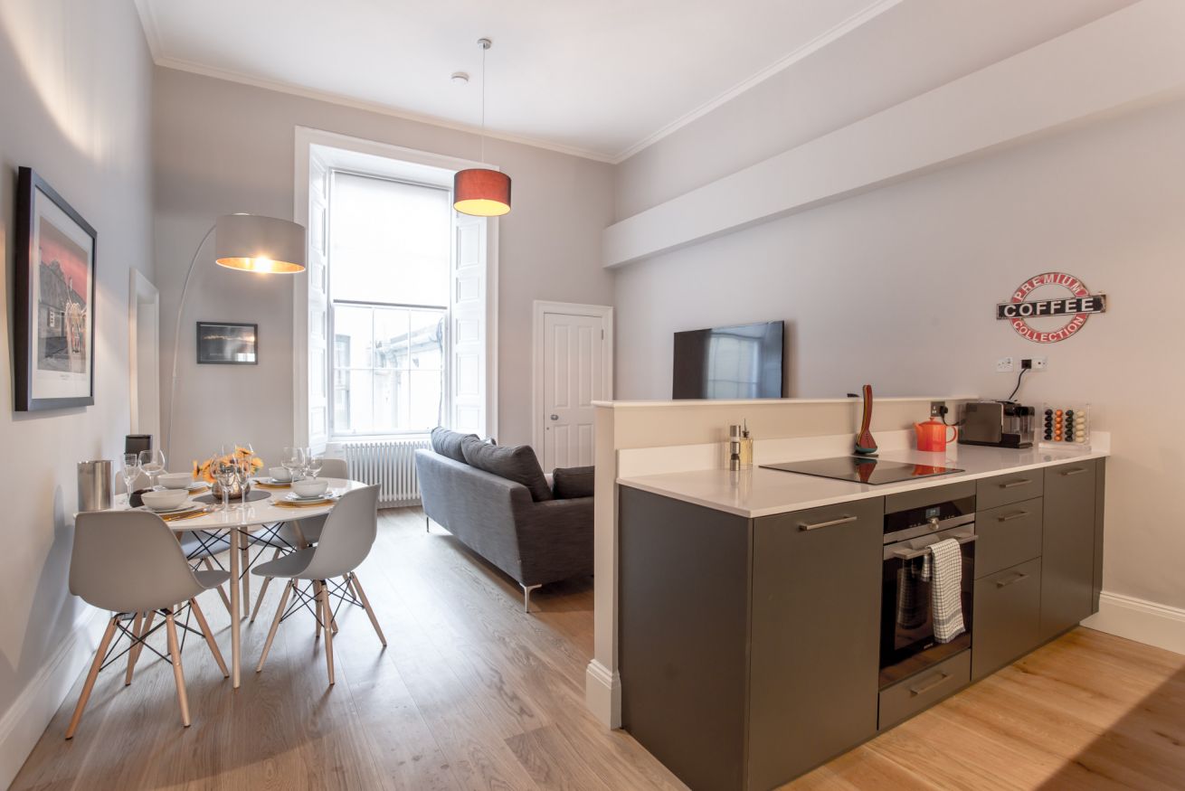 Property Image 1 - Stylish 1-bed flat in the Heart of New Town
