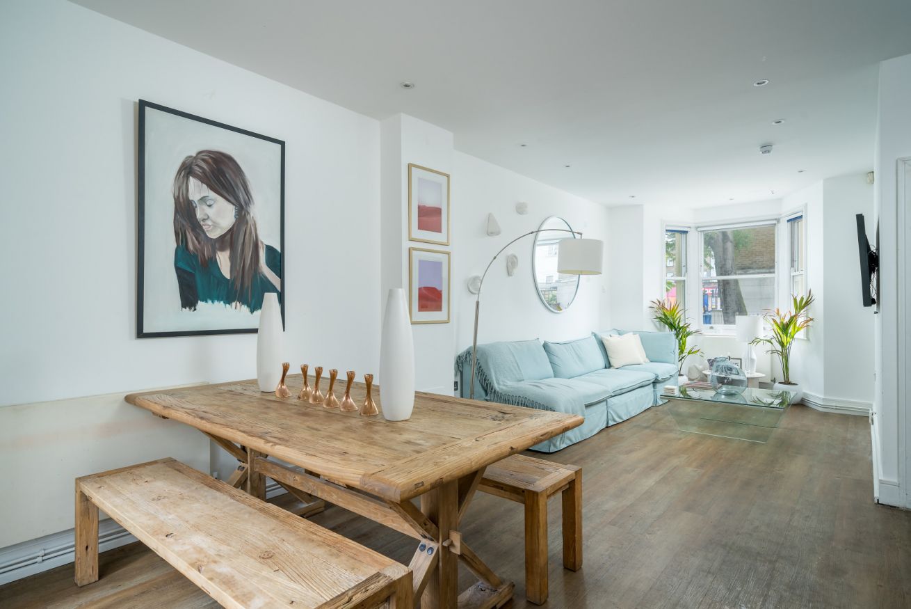 Property Image 2 - Stylish 4-bed house with private paved garden in Elephant and Castle