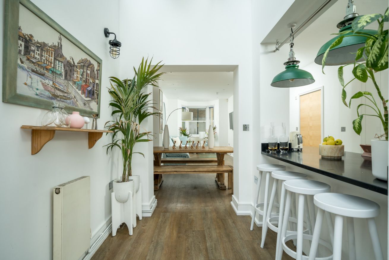 Property Image 1 - Stylish 4-bed house with private paved garden in Elephant and Castle