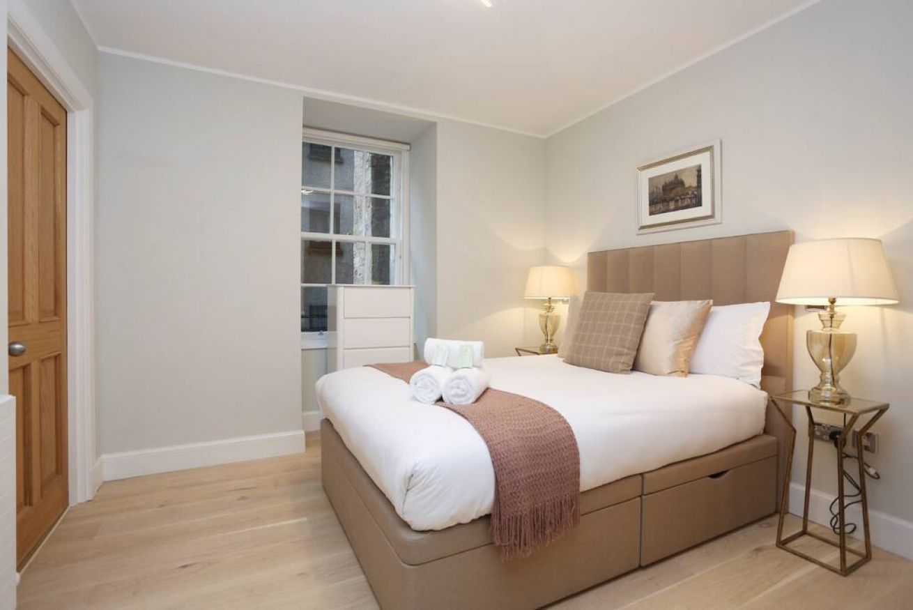 Property Image 2 - Modern&Airy flat on the Historic Royal Mile