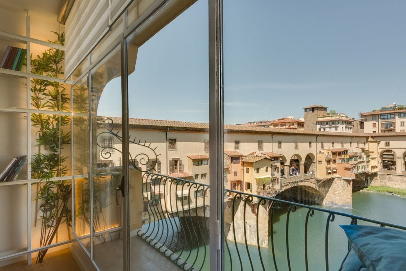 Property Image 2 -  Light-Filled Apartment with Balcony & Stunning Ponte Vecchio View