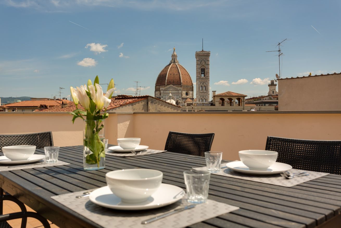 Property Image 2 - Lovely, Sun-Lit Penthouse with Rooftop Terrace & Alfresco Dining
