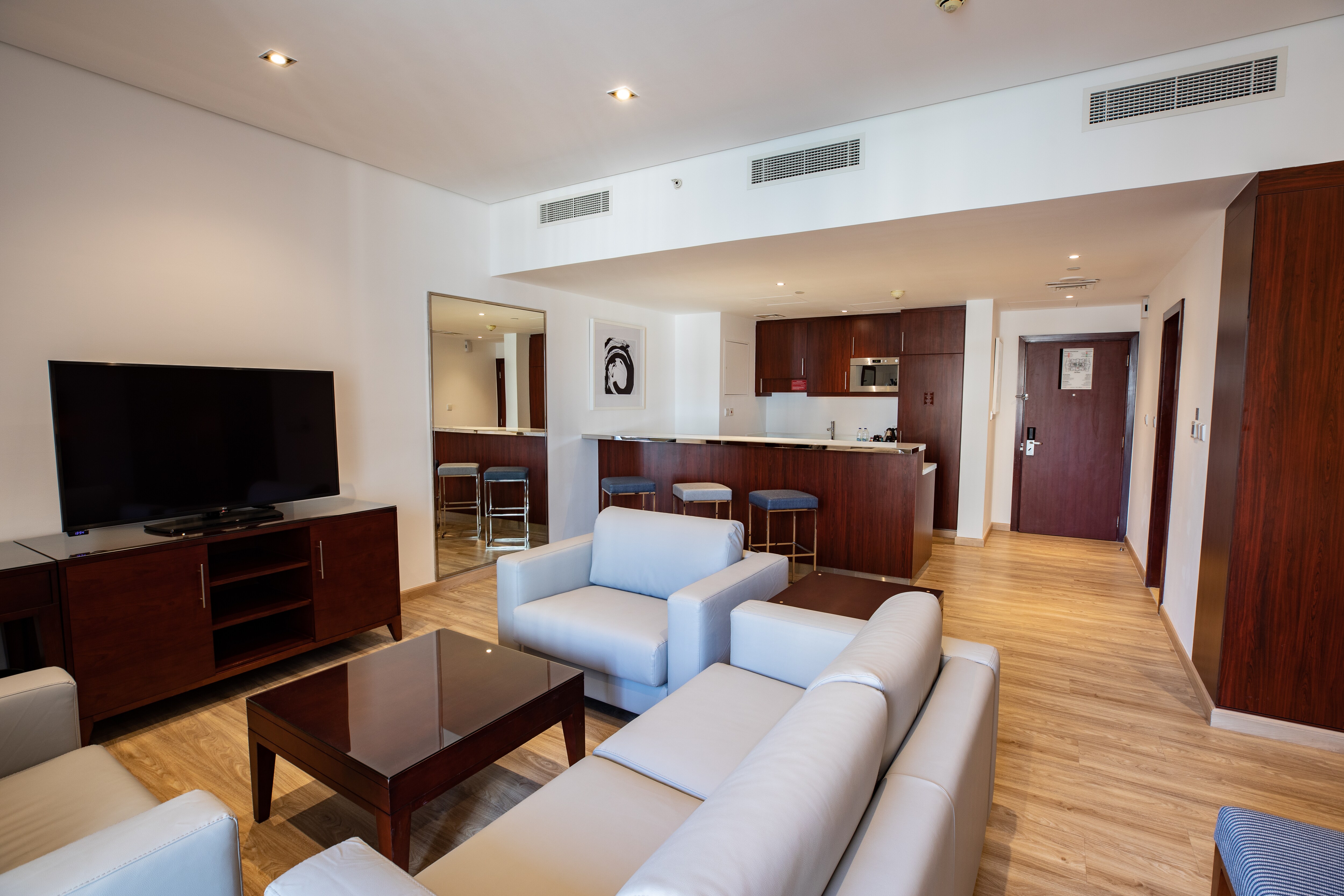 Fully-serviced apartment in four-star hotel with Dubai Marina views