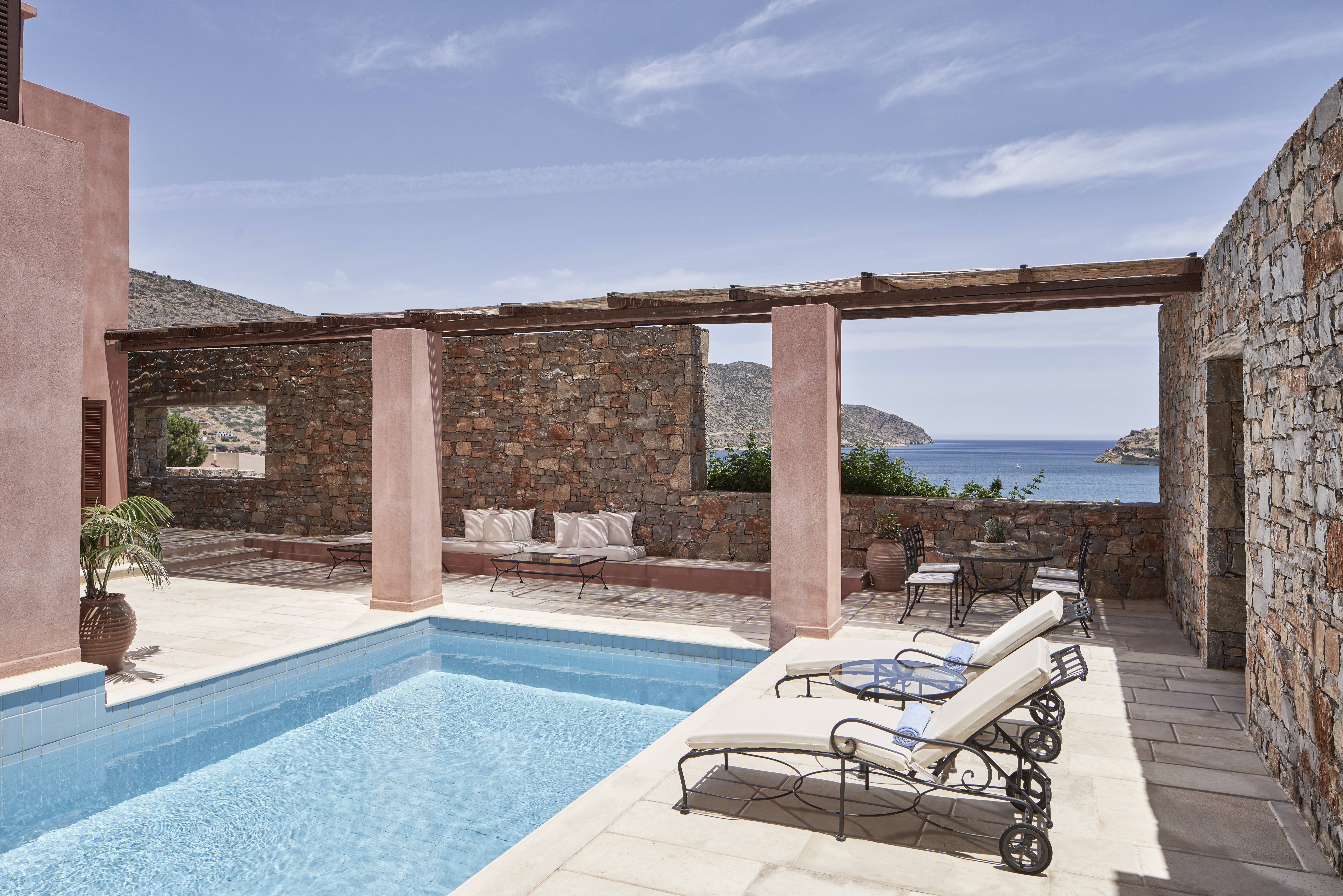 Private 2 bedroom villa with astounding views and access to resort facilities