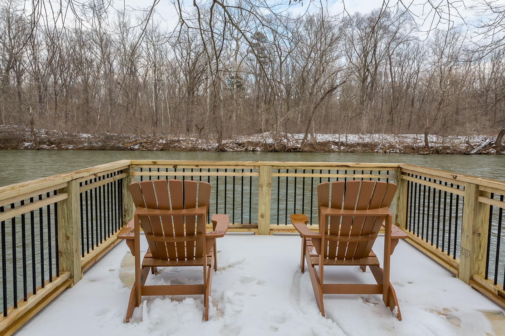 Riverfront Retreat with Hot Tub Pool Heated, Gazebo by River and Fire Pit, & Theater Room Starlink Internet/Direct TV