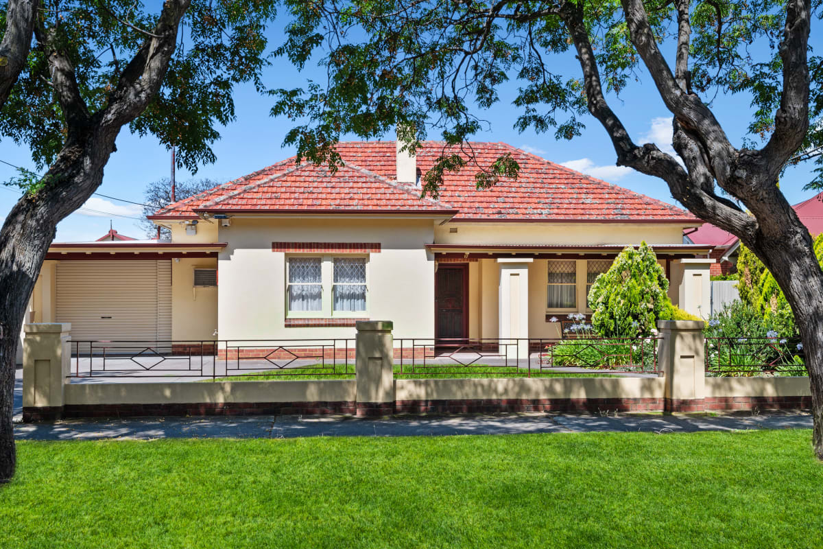 Property Image 1 - Four Bedroom House in Adelaide on Coombe