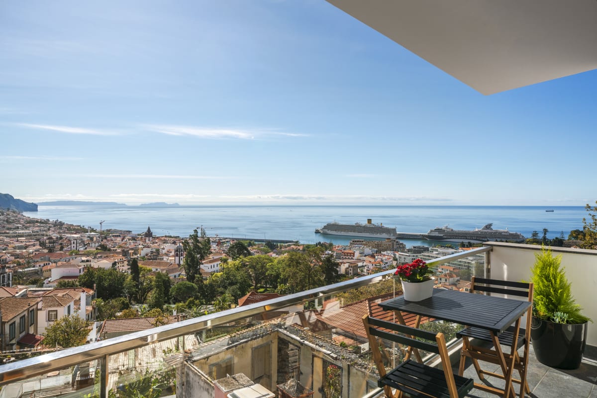 Property Image 1 - Duplex with sublime sea and mountain views, Casa do Castelo