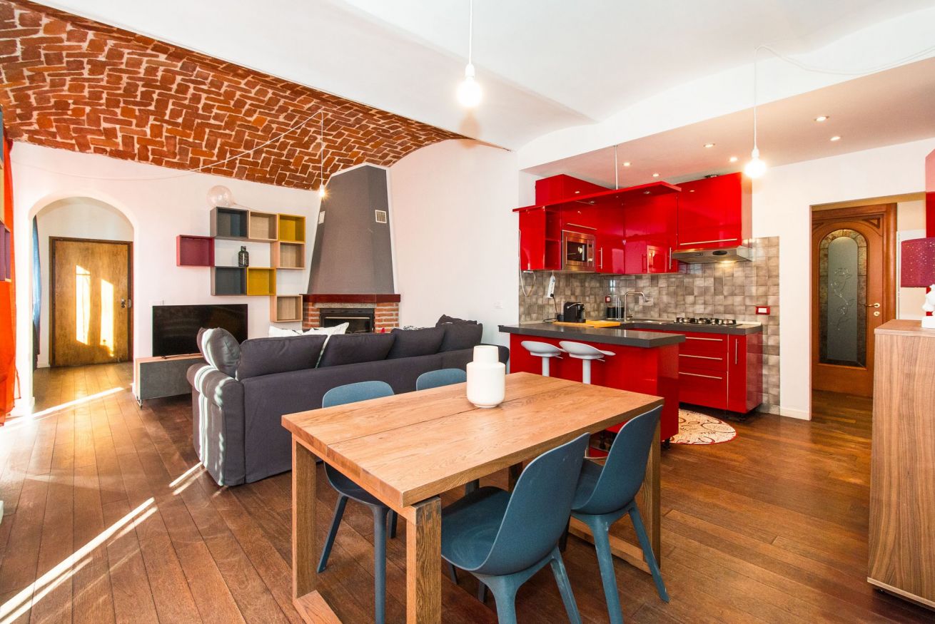 Property Image 1 - Colorful Bright Apartment close to Piazza Statuto