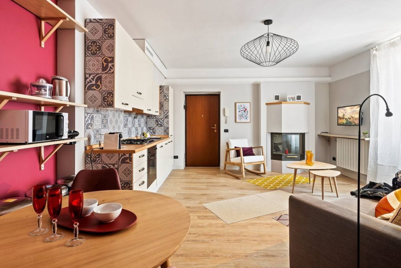 Property Image 1 - Polished Warm Flat in the Semi-center of Milan