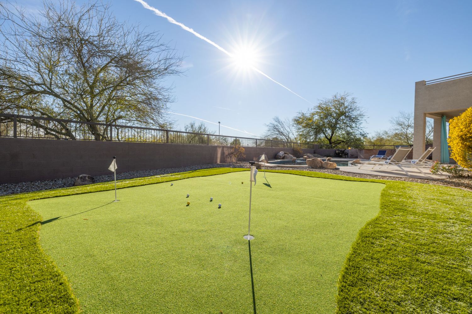 Golfer's dream, pro backyard putting green - 