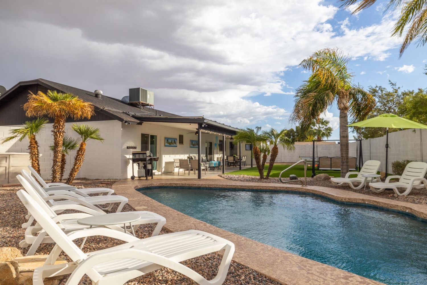 A private, backyard retreat w/ complimentary heated swimming pool - 
