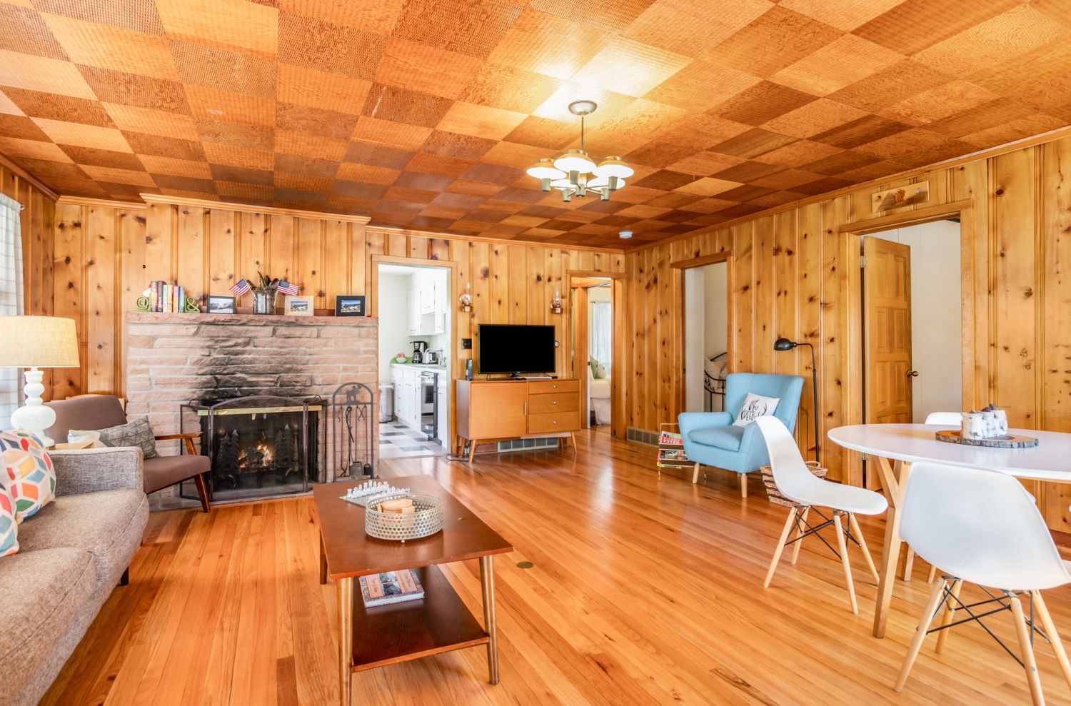 The Dunraven Retreat - Living room with a wood burning fireplace and flat screen TV (guest buys firewood)