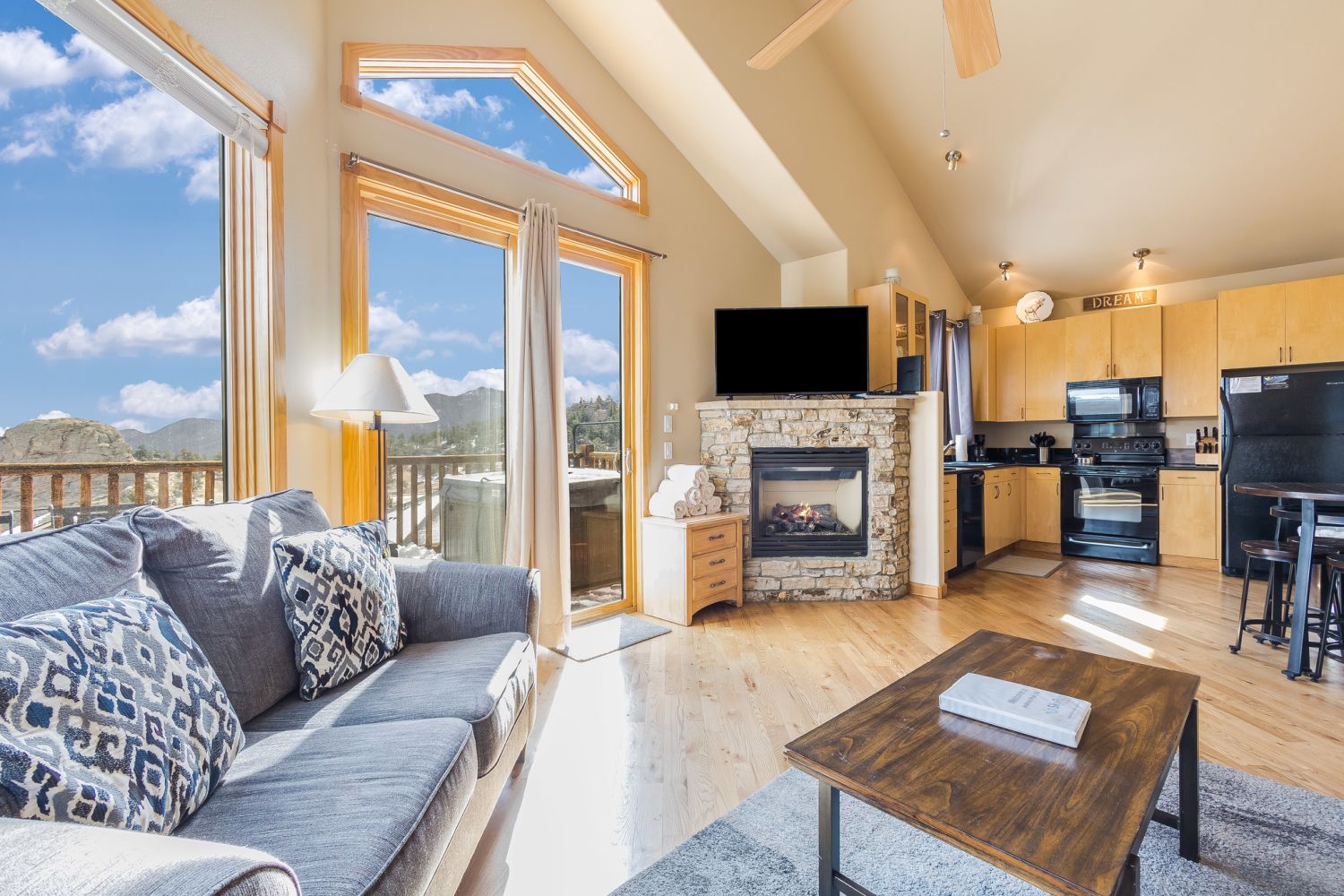 Andrews Peak 14A - Open concept as you enter this open space with amazing views all around.