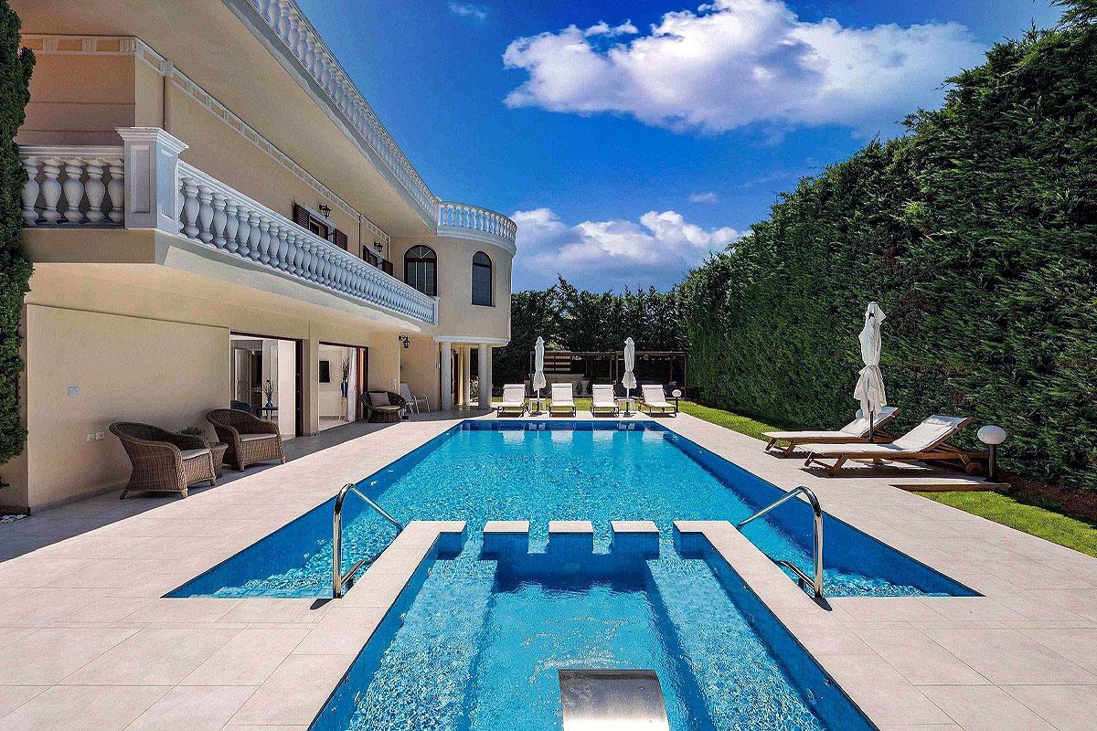 Property Image 2 - Villa Akropolis Palace with a heated pool