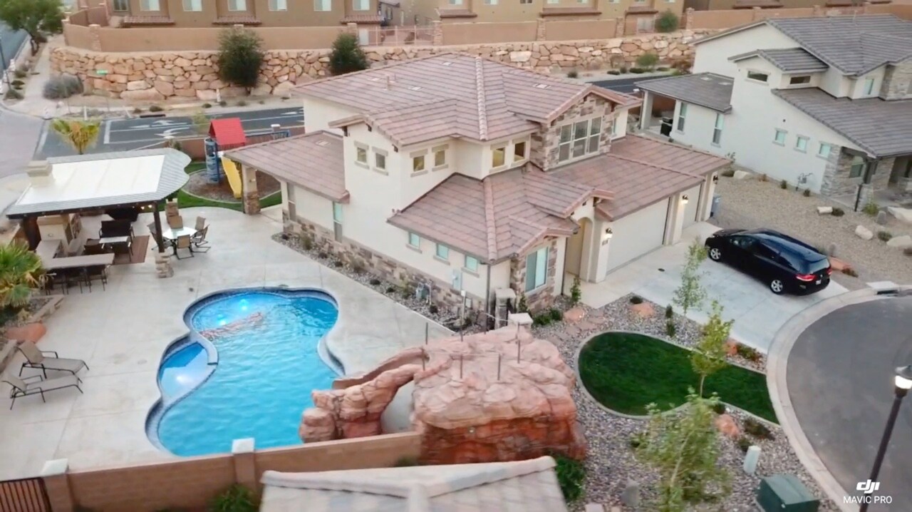 Property Image 1 - Zion Poolhouse