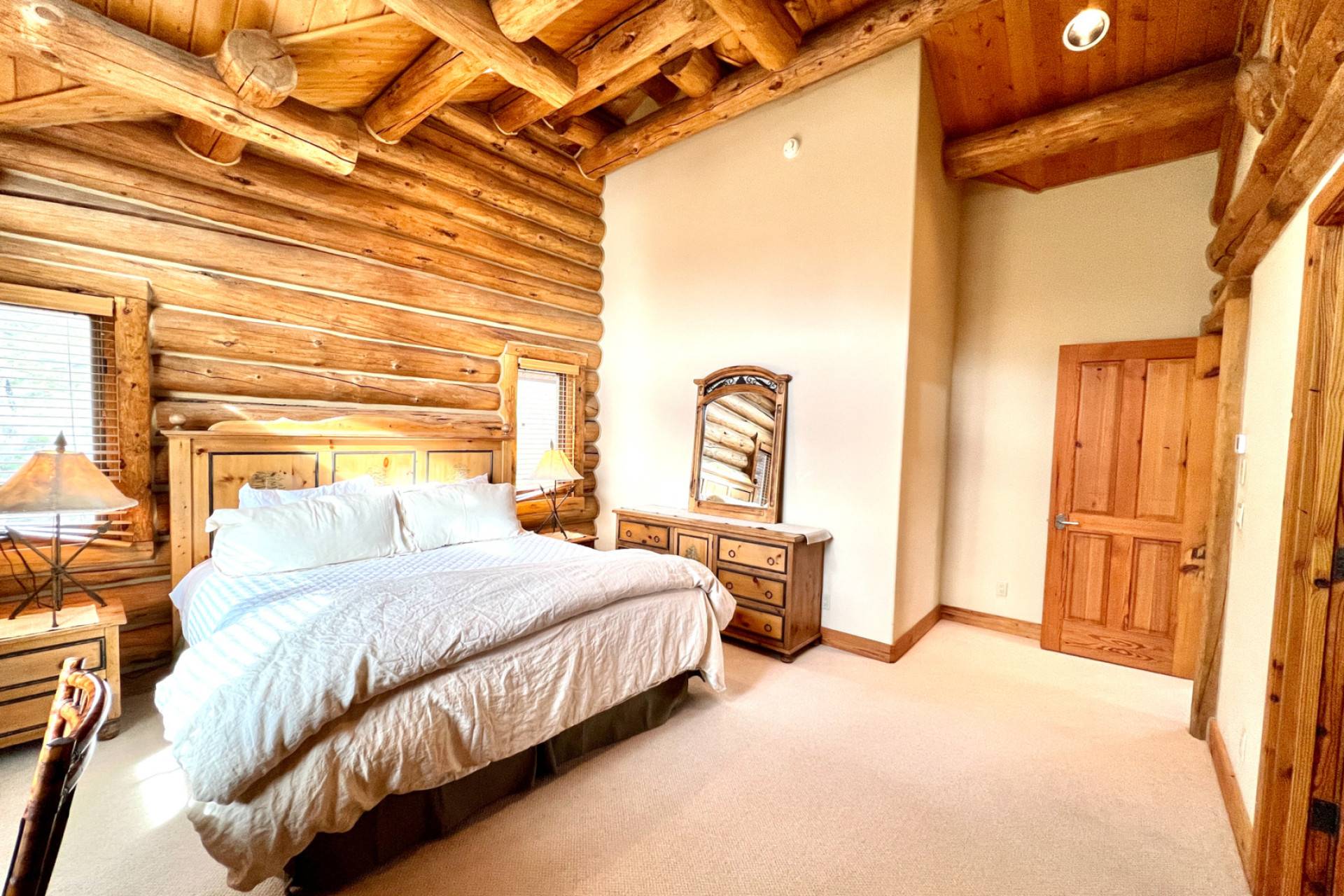 Luxury Mtn Log Home, Spacious/Serene/Picturesque w/Private Hot Tub, 2 Masters, 10 min to Telluride