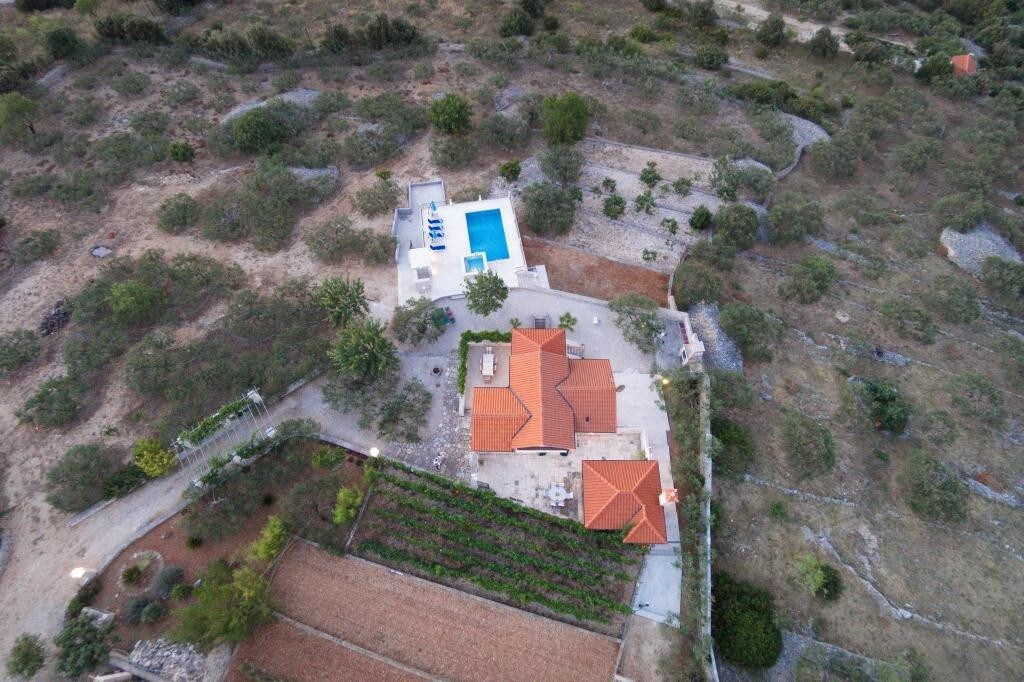 Property Image 2 - Three Bedroom Villa with Swimming Pool 