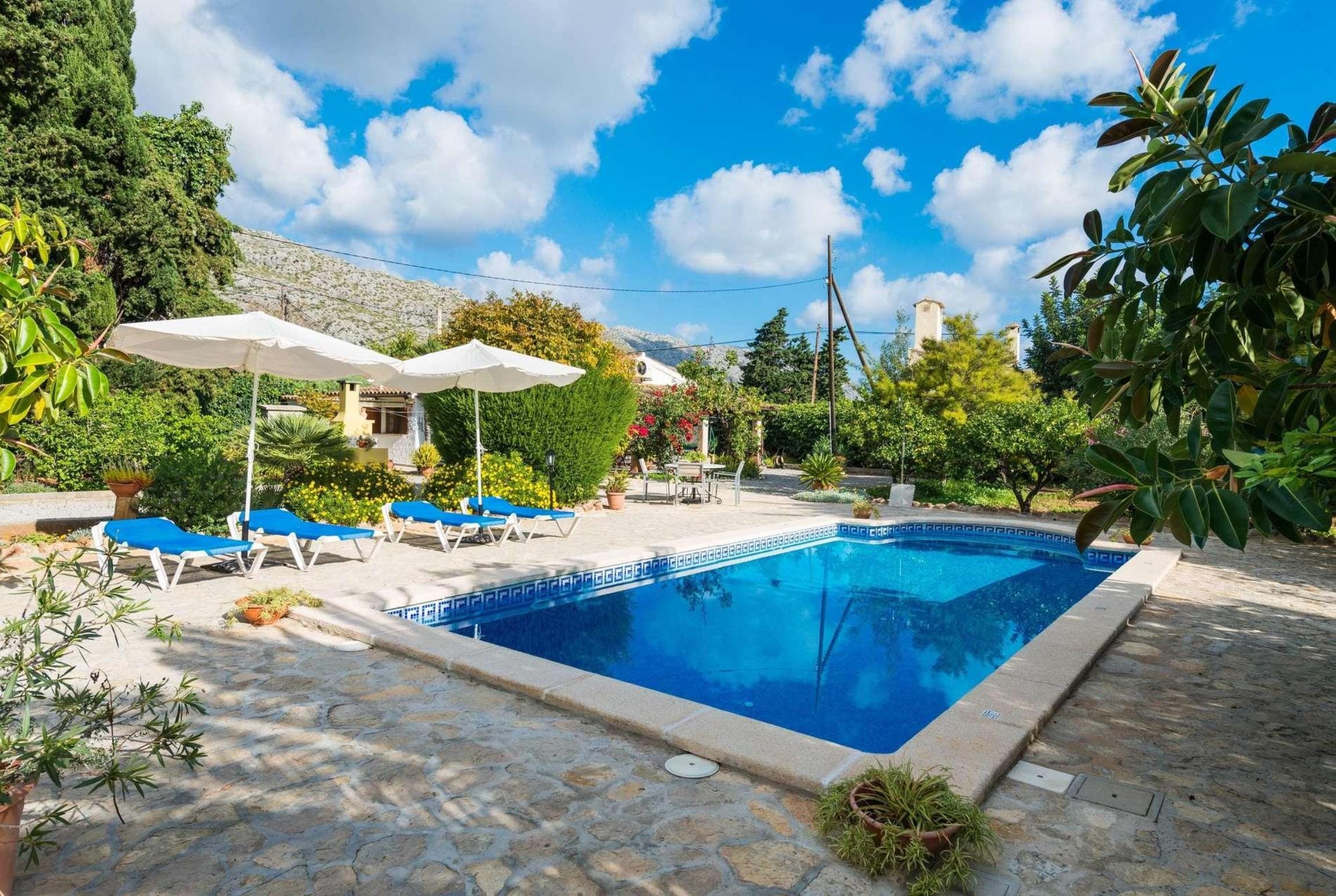 Property Image 1 - Lovely villa with pool close to Pollensa town.