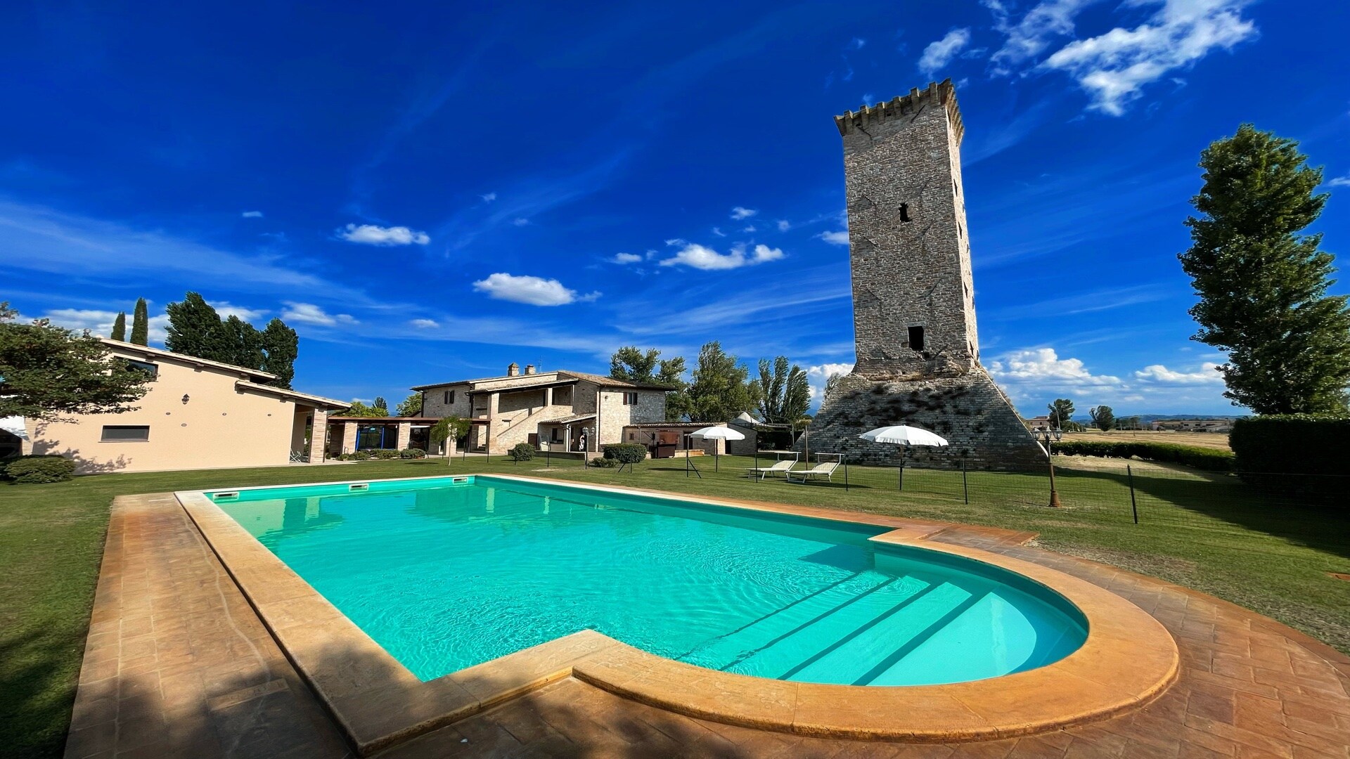 Property Image 2 - Spello By The Pool - Sleeps 11, Italy - Large private pool - Aircon - Wifi