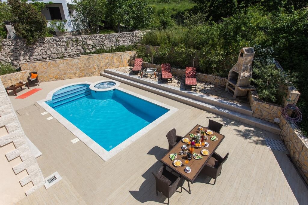 Property Image 2 - Beautiful Spacious Villa with Swimming Pool and Balcony