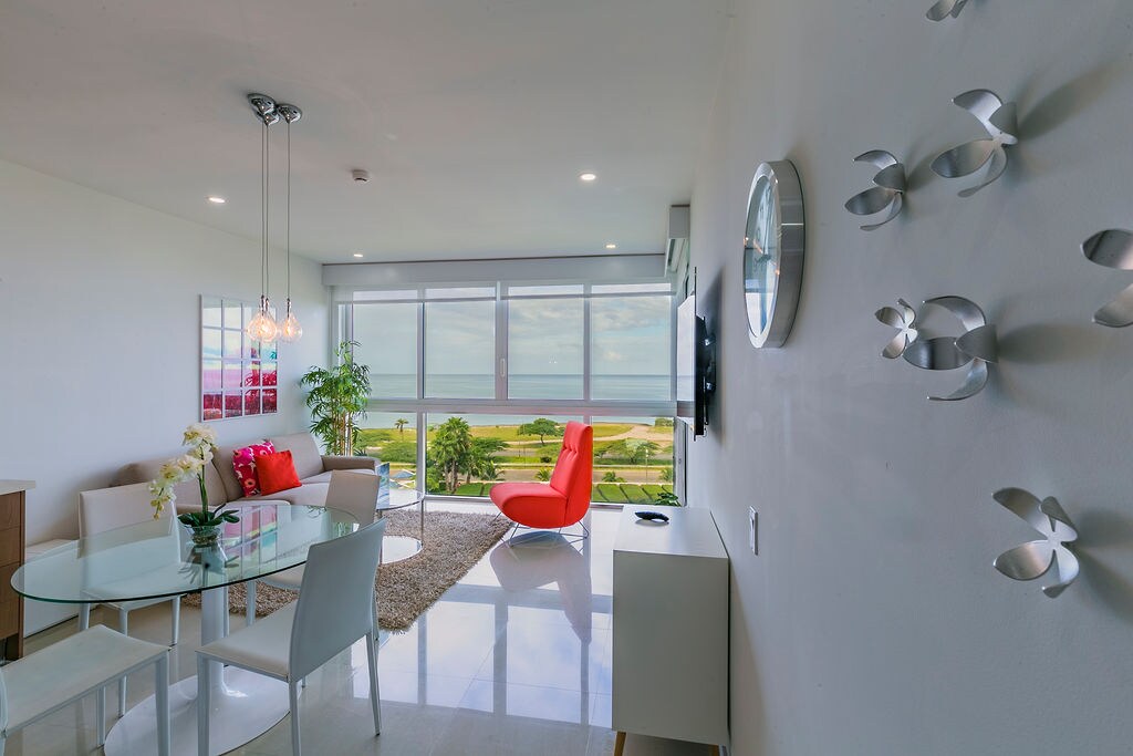 Property Image 2 - Vibrant Lively Condominium with Wide Open Views
