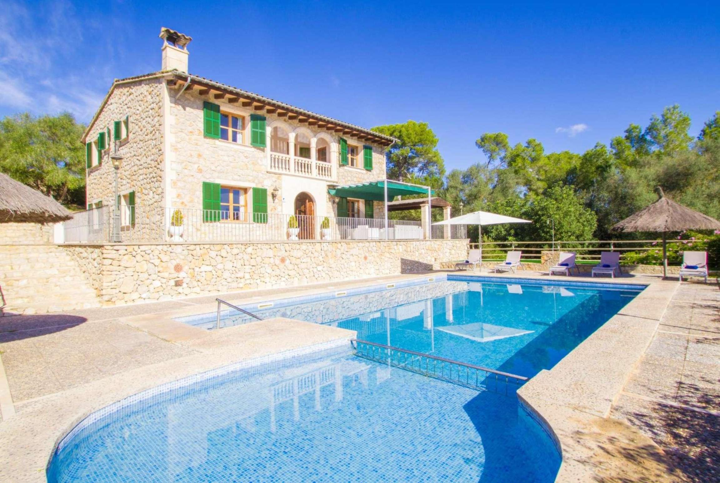 Property Image 2 - Villa with a large pool and fantastic views.
