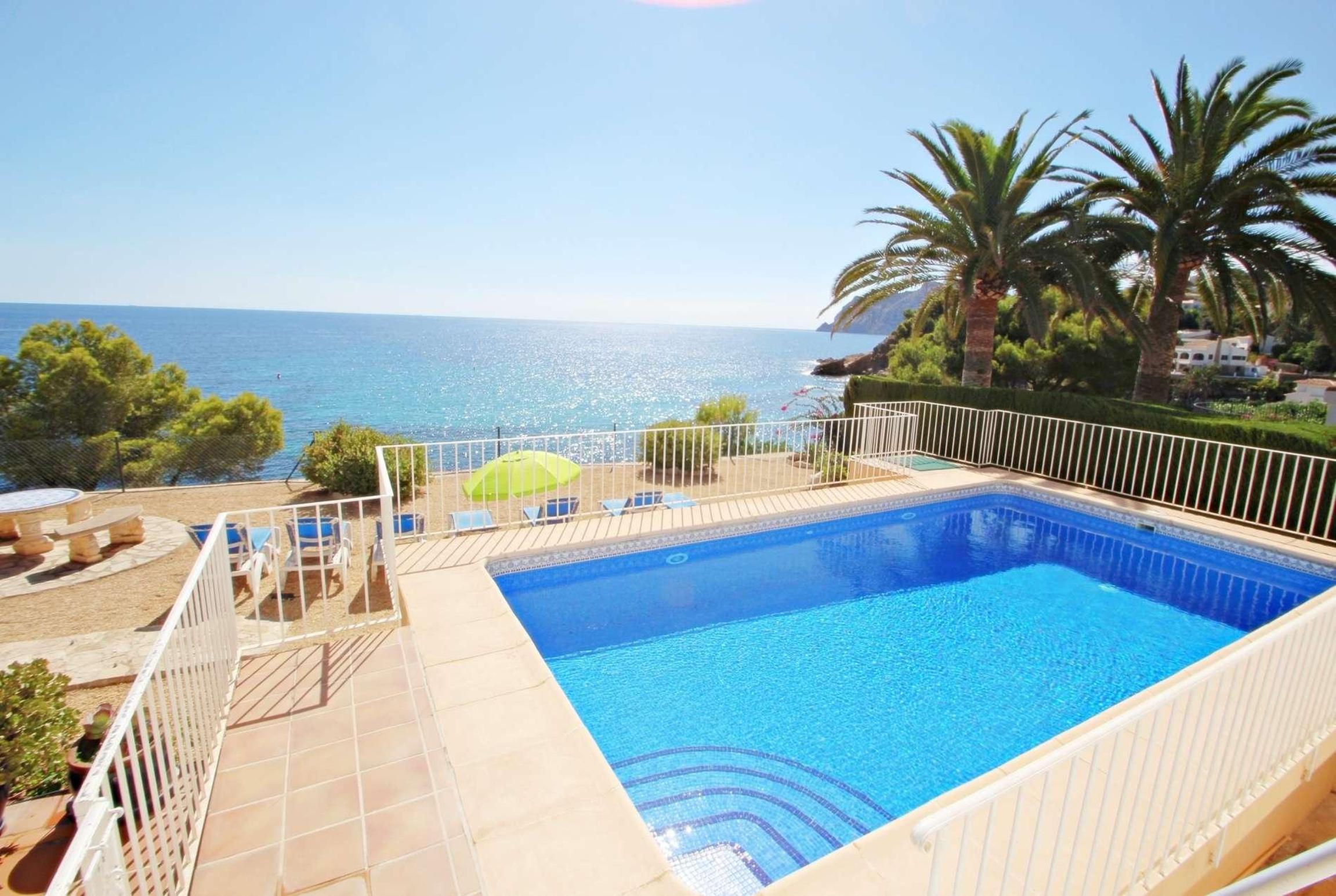Property Image 2 - 4 bed seafront villa good for young families