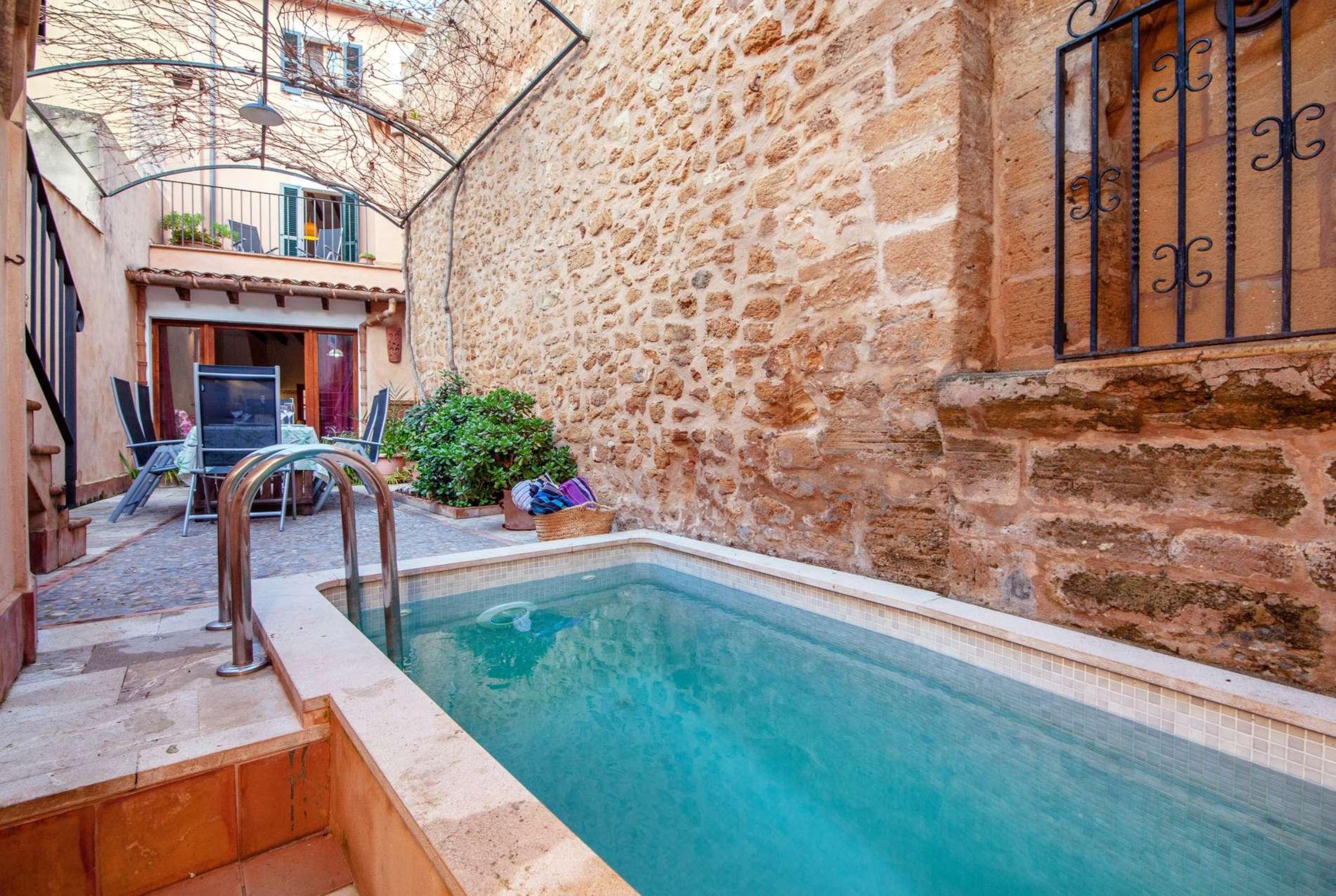Property Image 1 - Townhouse in the centre of old Alcudia town.
