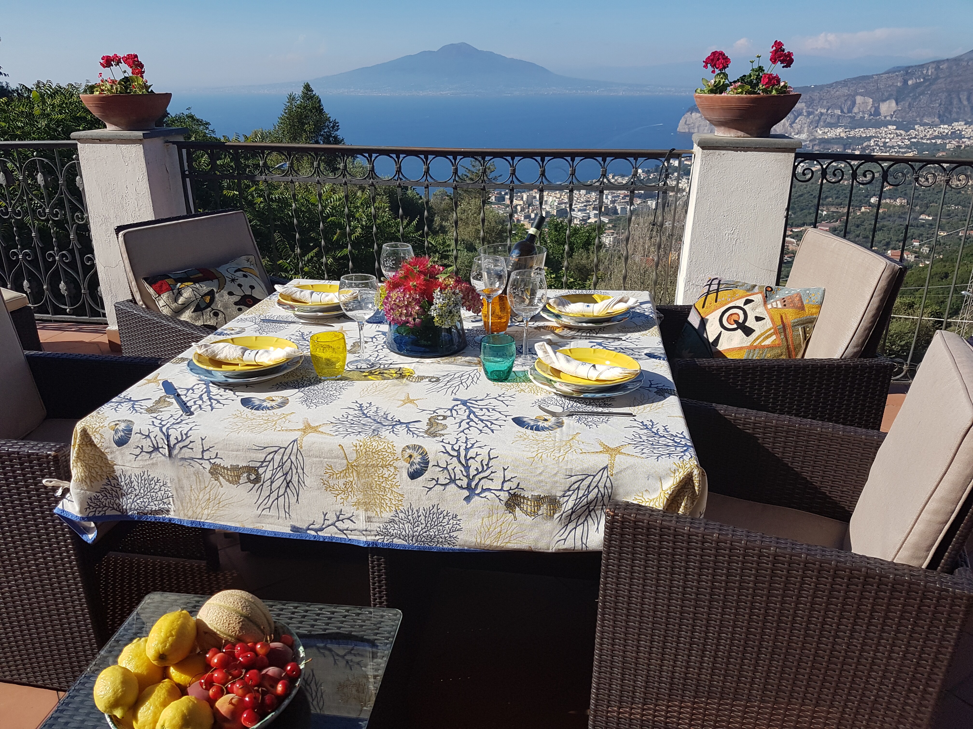 Property Image 2 - Joyce Home is an elegant appartament with an amazing view on the gulf of Naples