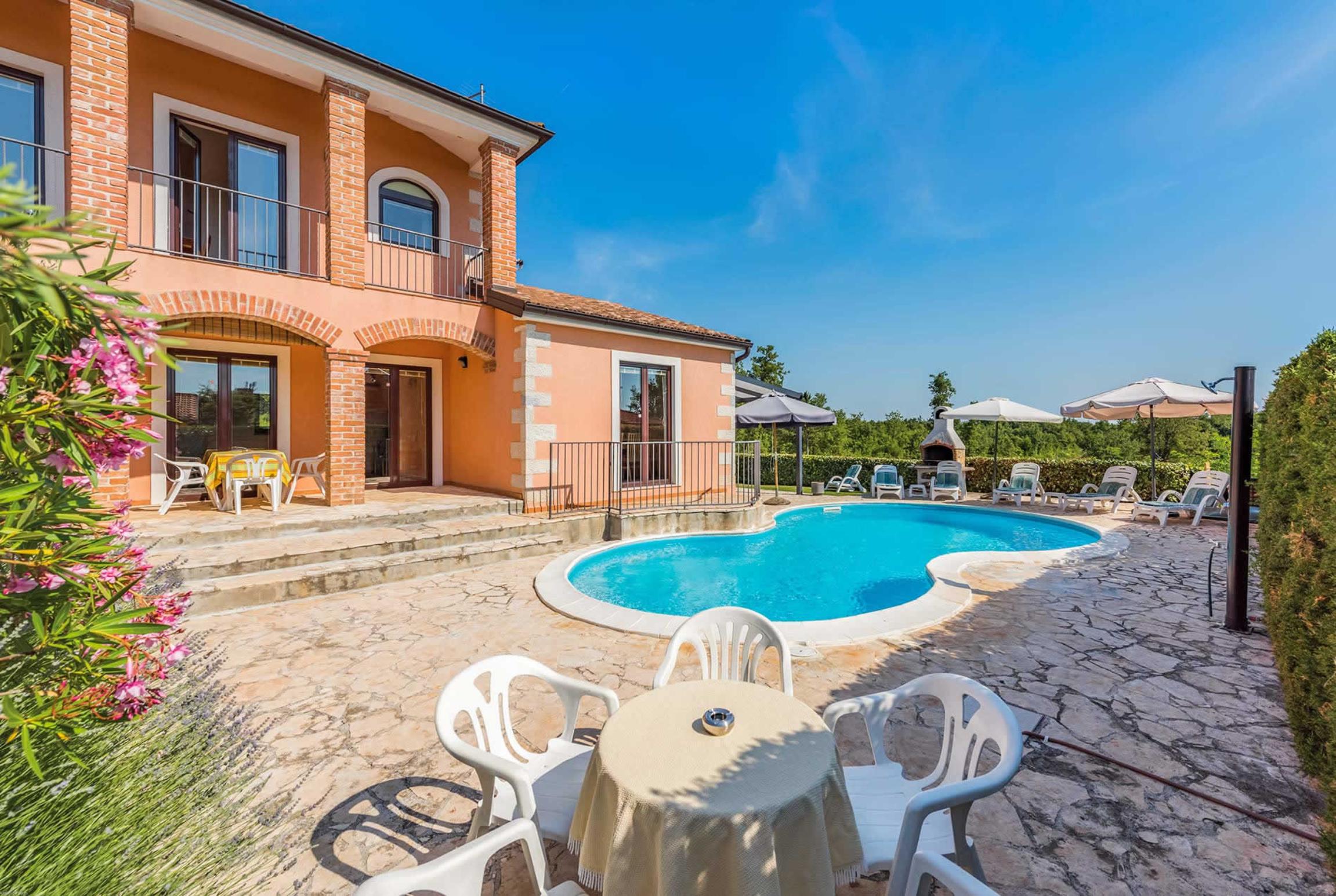 Property Image 1 - Villa with countryside location and private pool