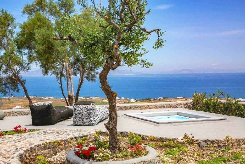 Property Image 2 - Cave Villa with Outdoor Hot Tub with Sea & Sunset View
