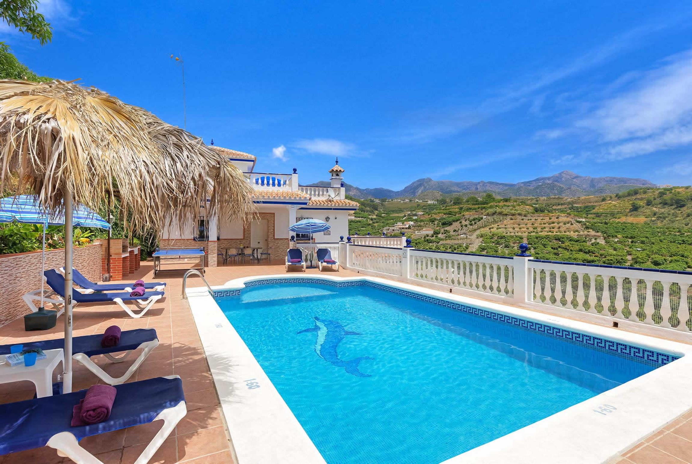Property Image 1 - Popular villa with great views close to the sea