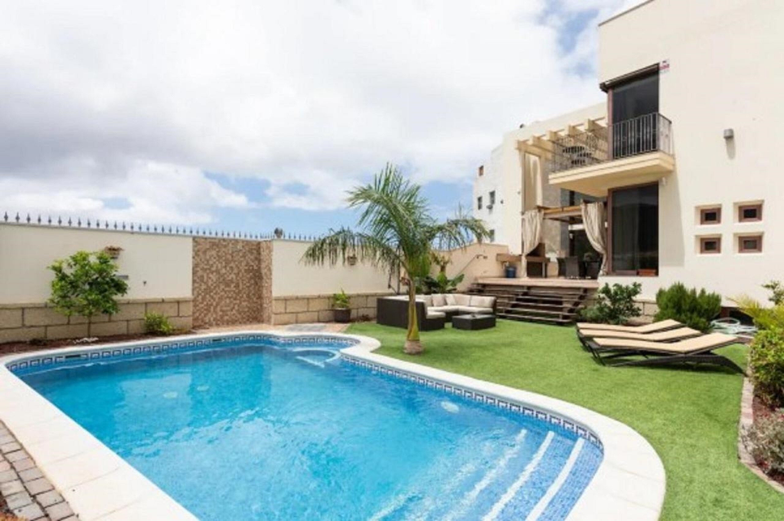 Property Image 1 - Hermosa Villa Rosella Luxes &amp; Pool Private