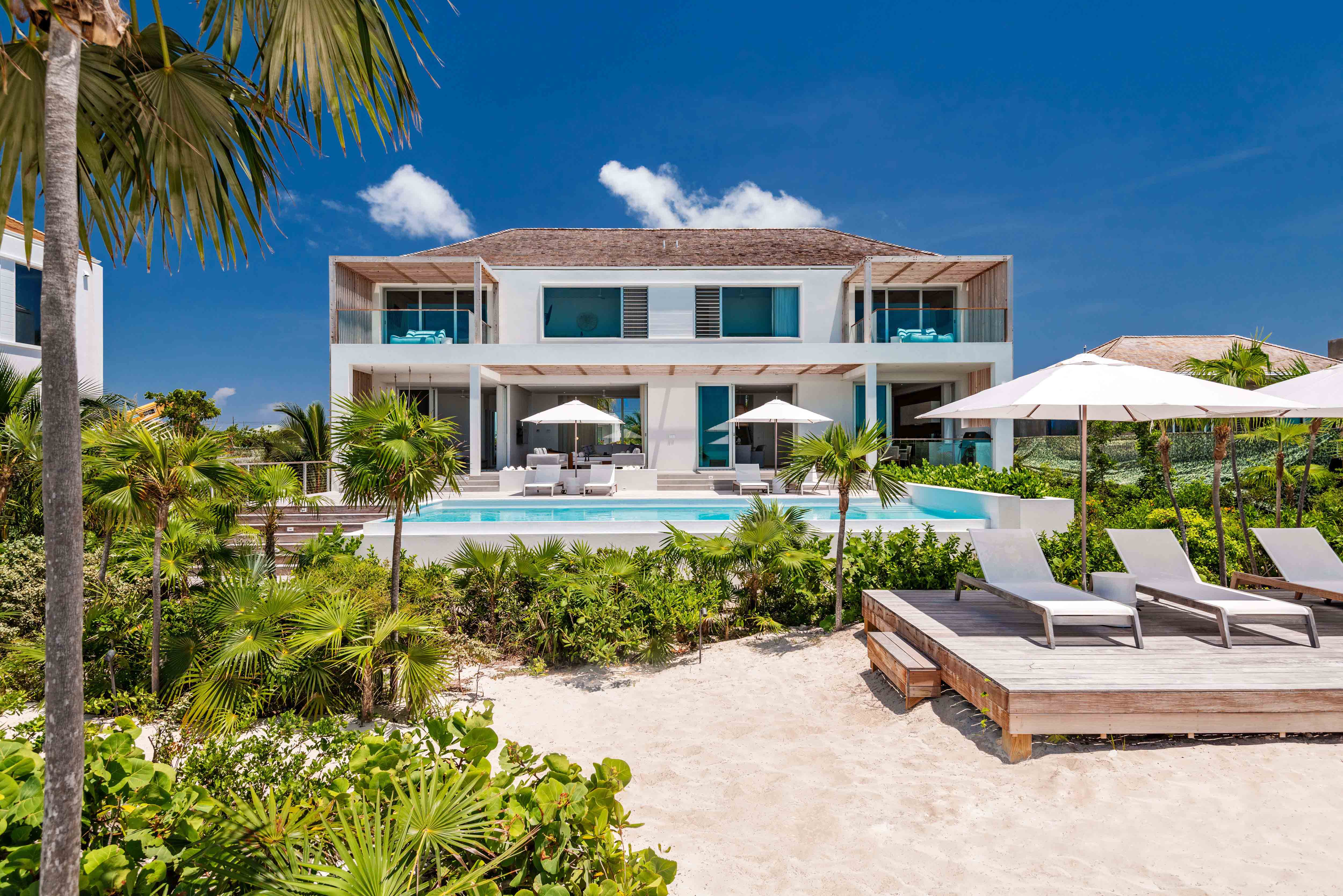Property Image 1 - Spacious "Butler-Serviced" Luxury Villa on Long Bay