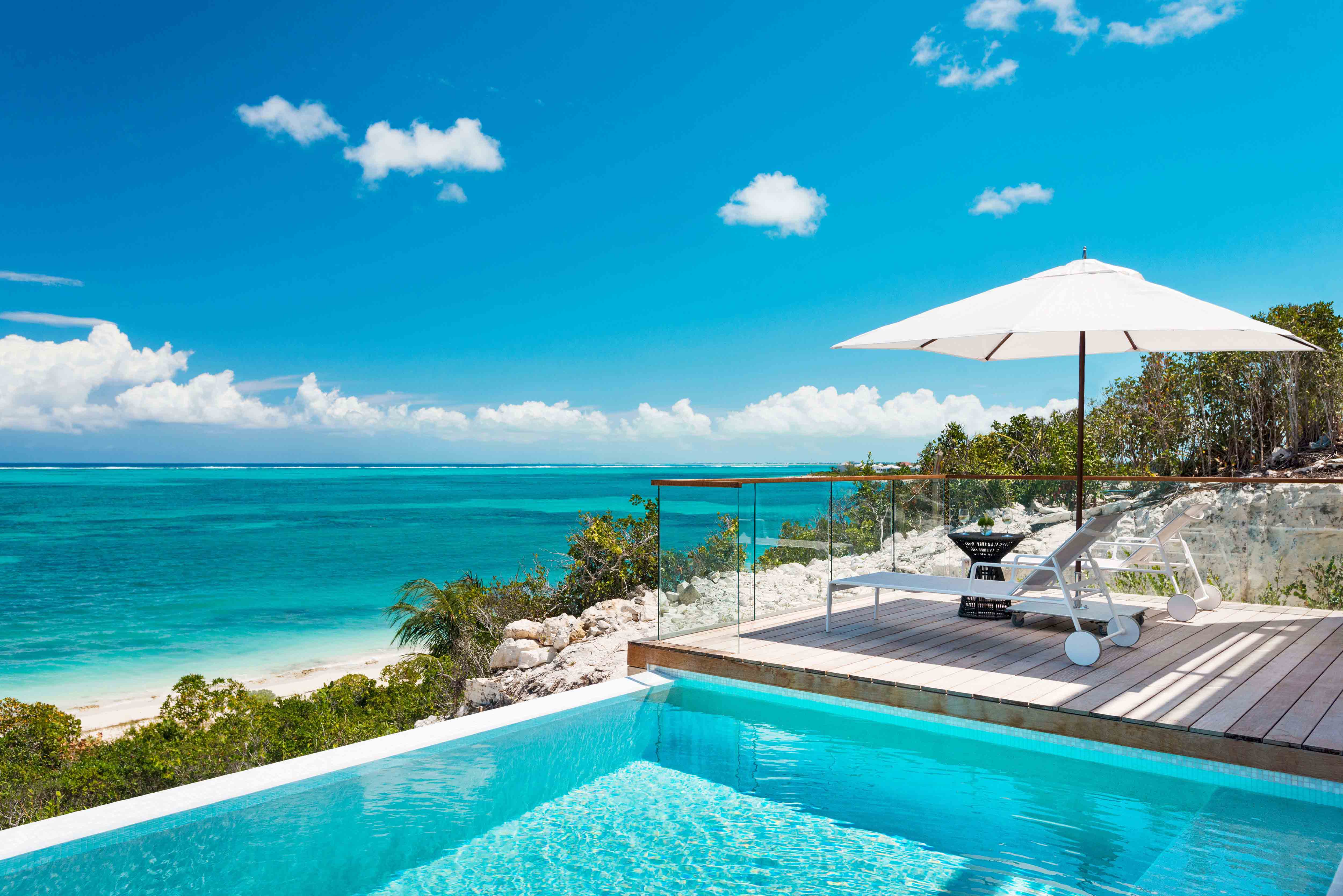 Property Image 1 - Luxury Beachfront Living Overlooking The Reef