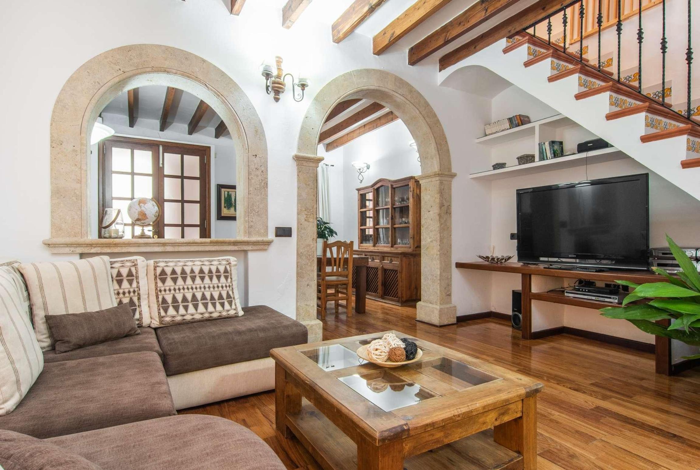 Property Image 2 - Townhouse in Alcudia old town centre.