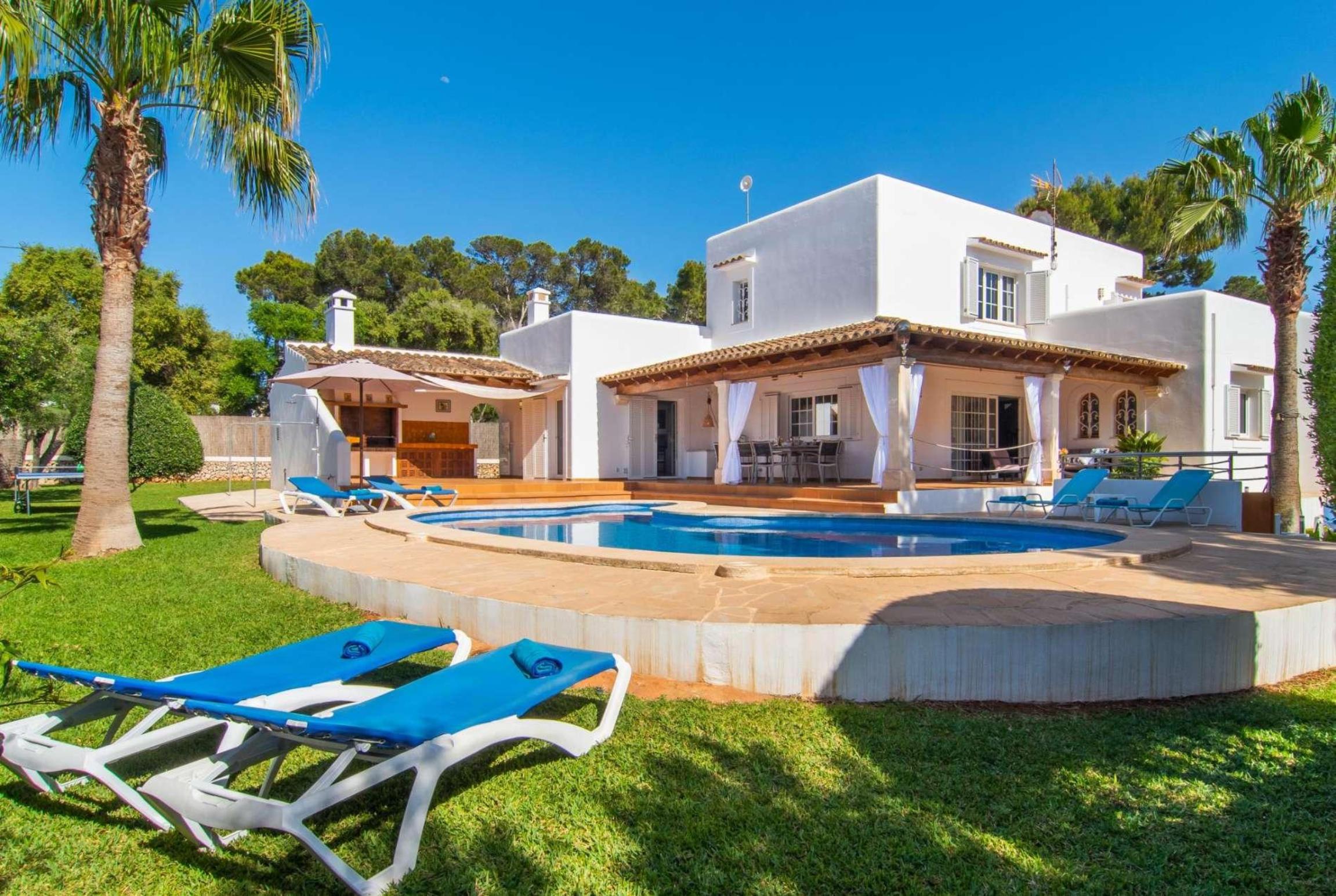 Property Image 2 - Typical Mallorcan villa, close to the sea.