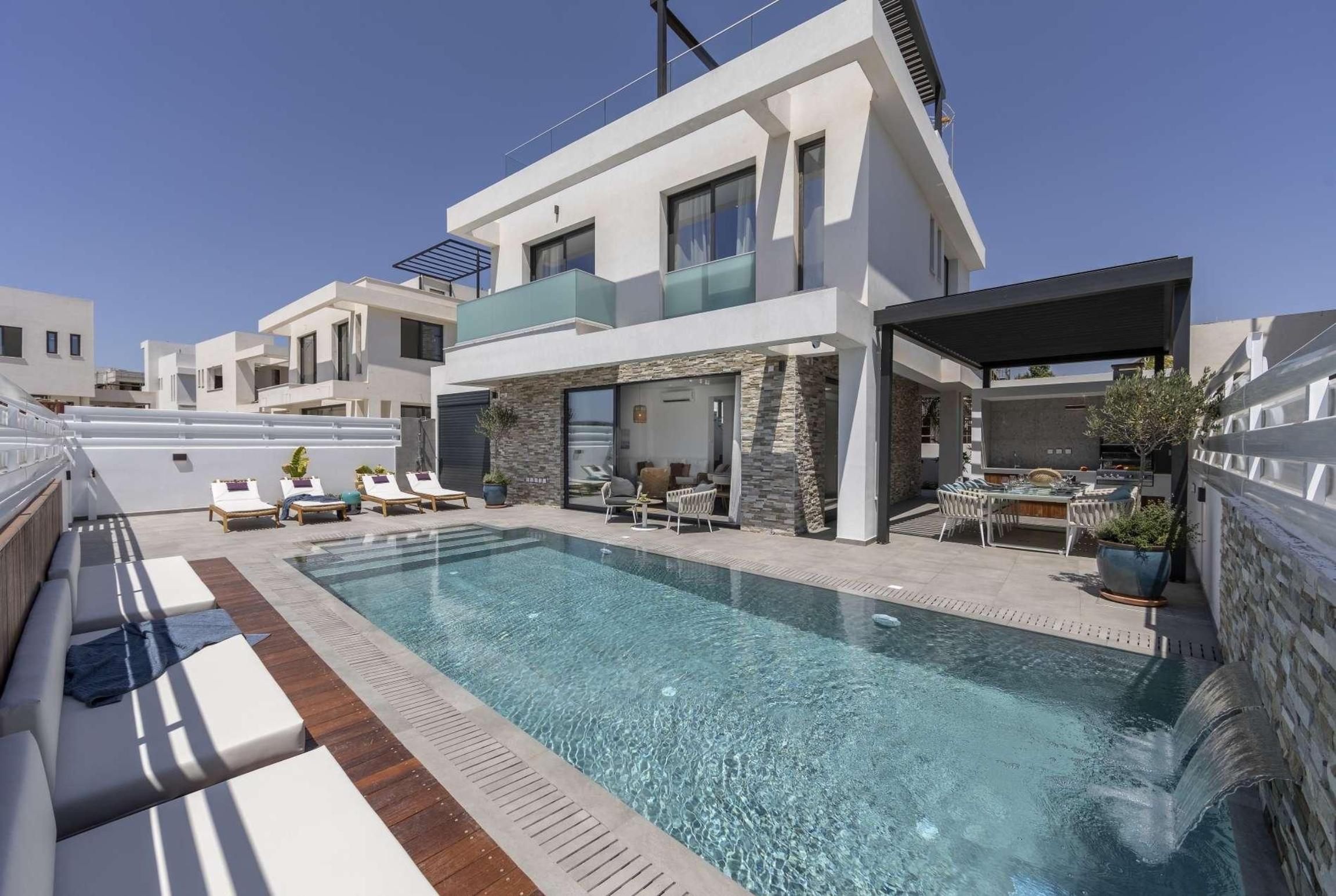 Property Image 1 - Modern, stylish 3 bed villa perfect for families
