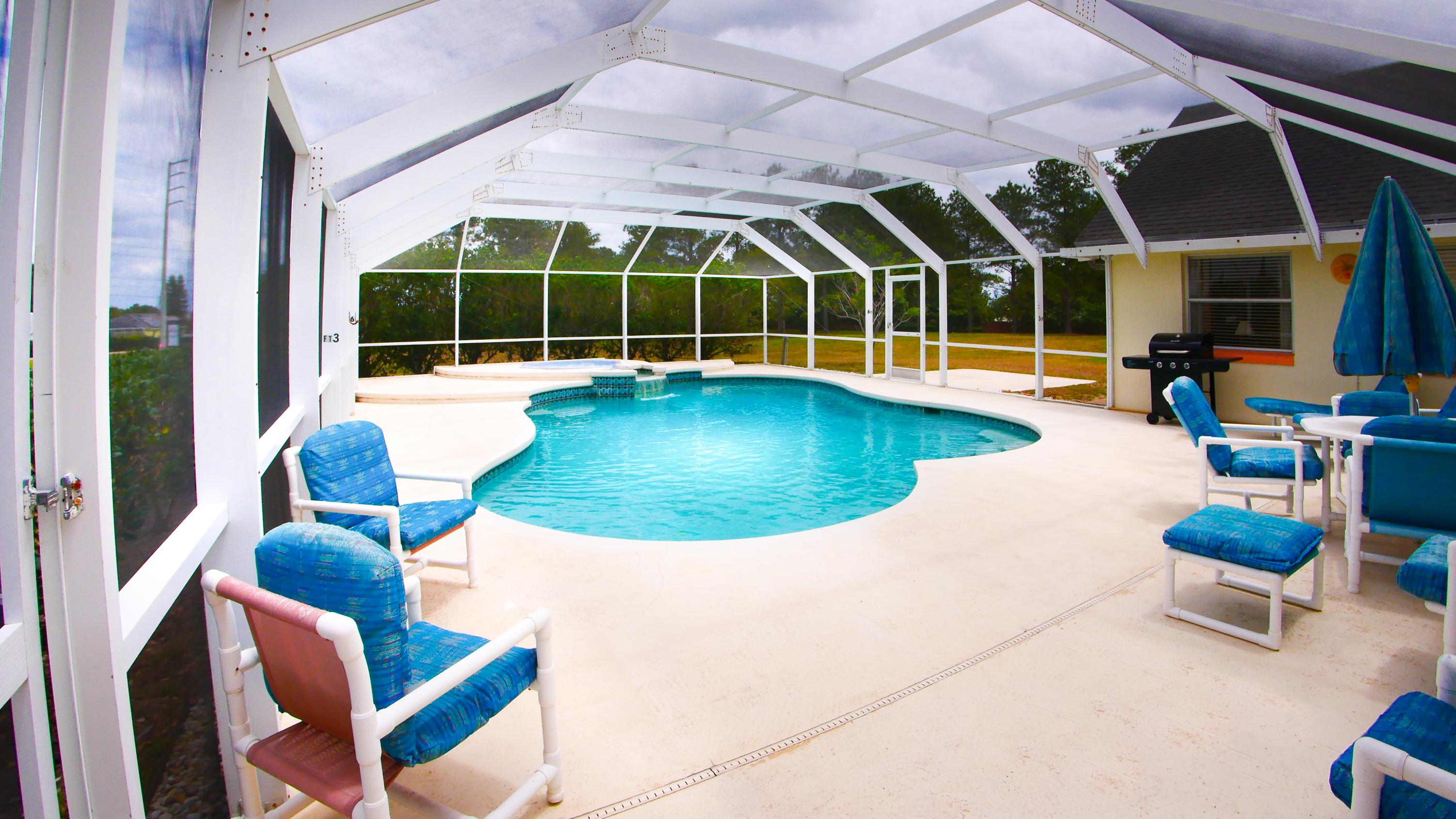 Property Image 1 - Large pool with jacuzzi, near the Disney attractions!!