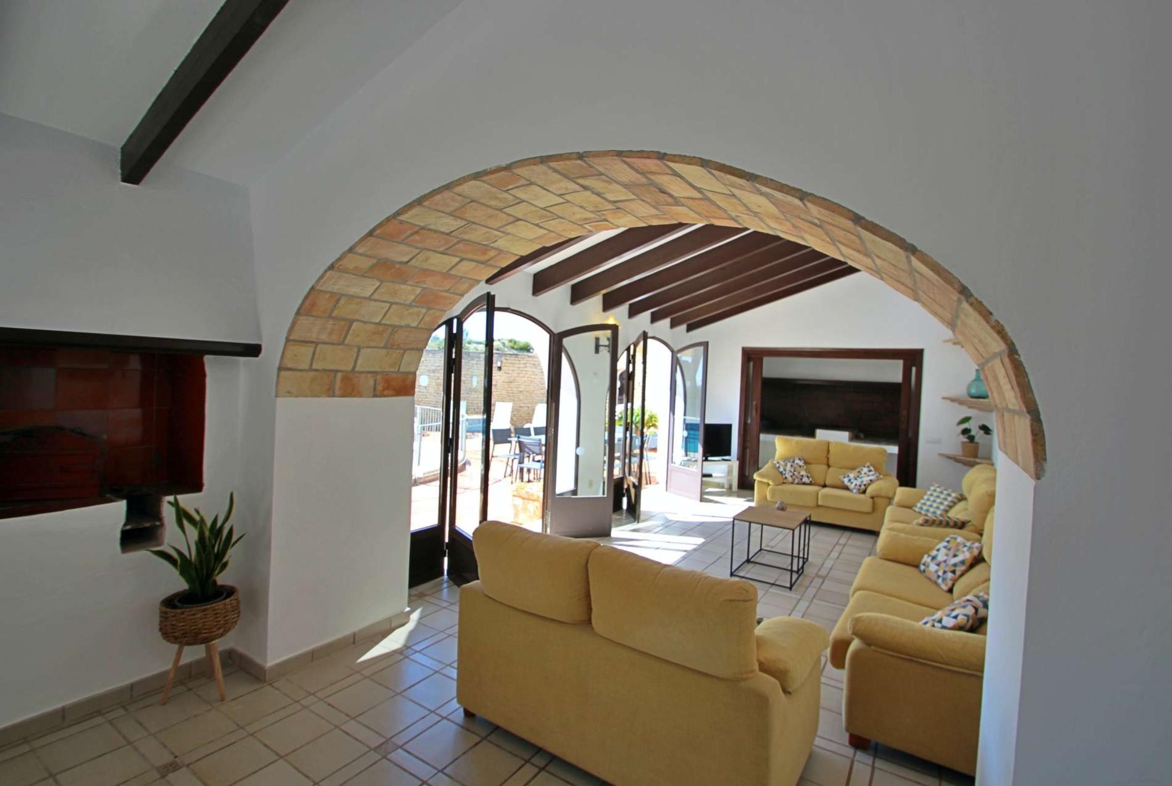 Property Image 2 - Peaceful 5 bed villa with large pool