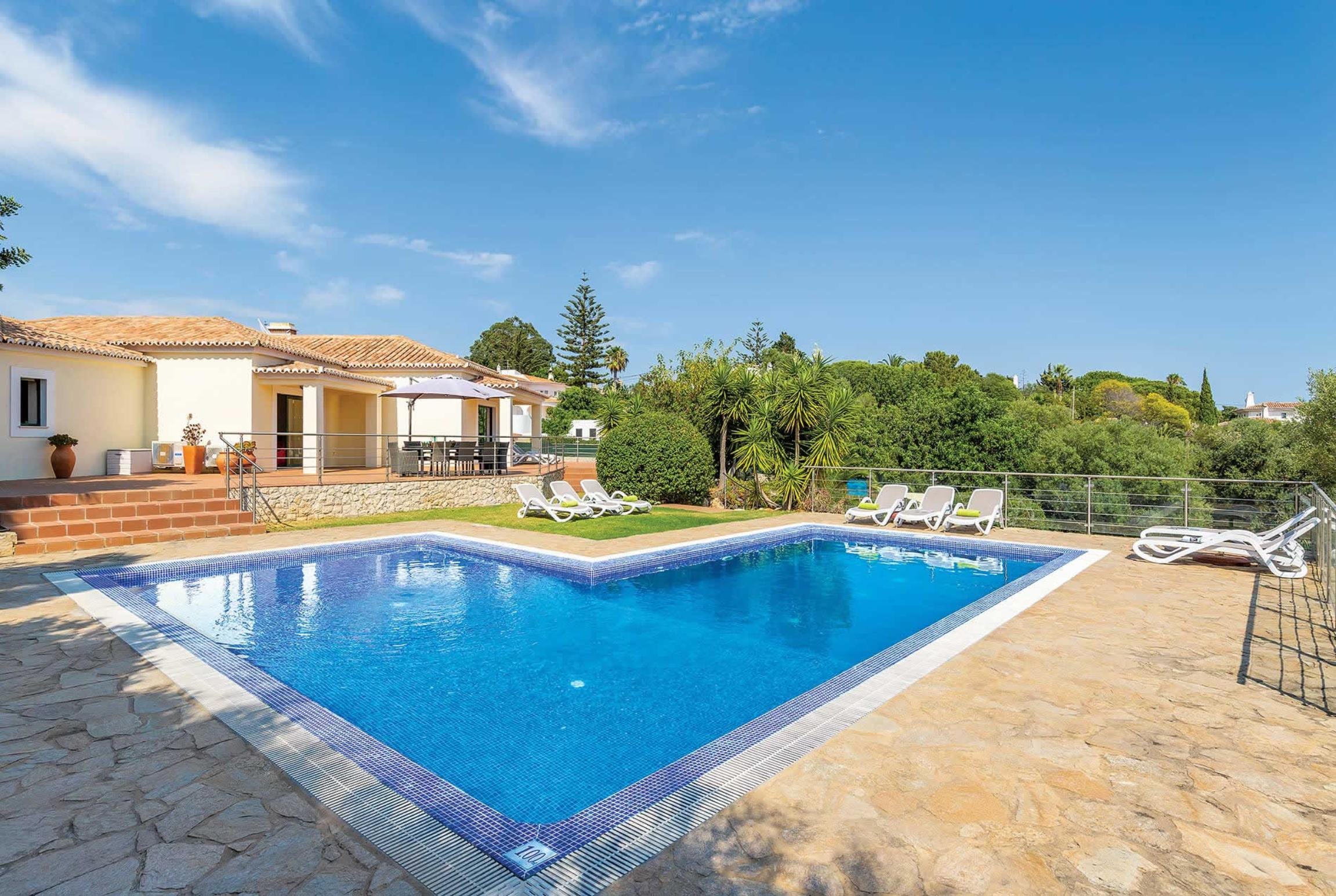 Property Image 1 - Stunning Modern Holiday Villa with Large Pool and Tennsis Court