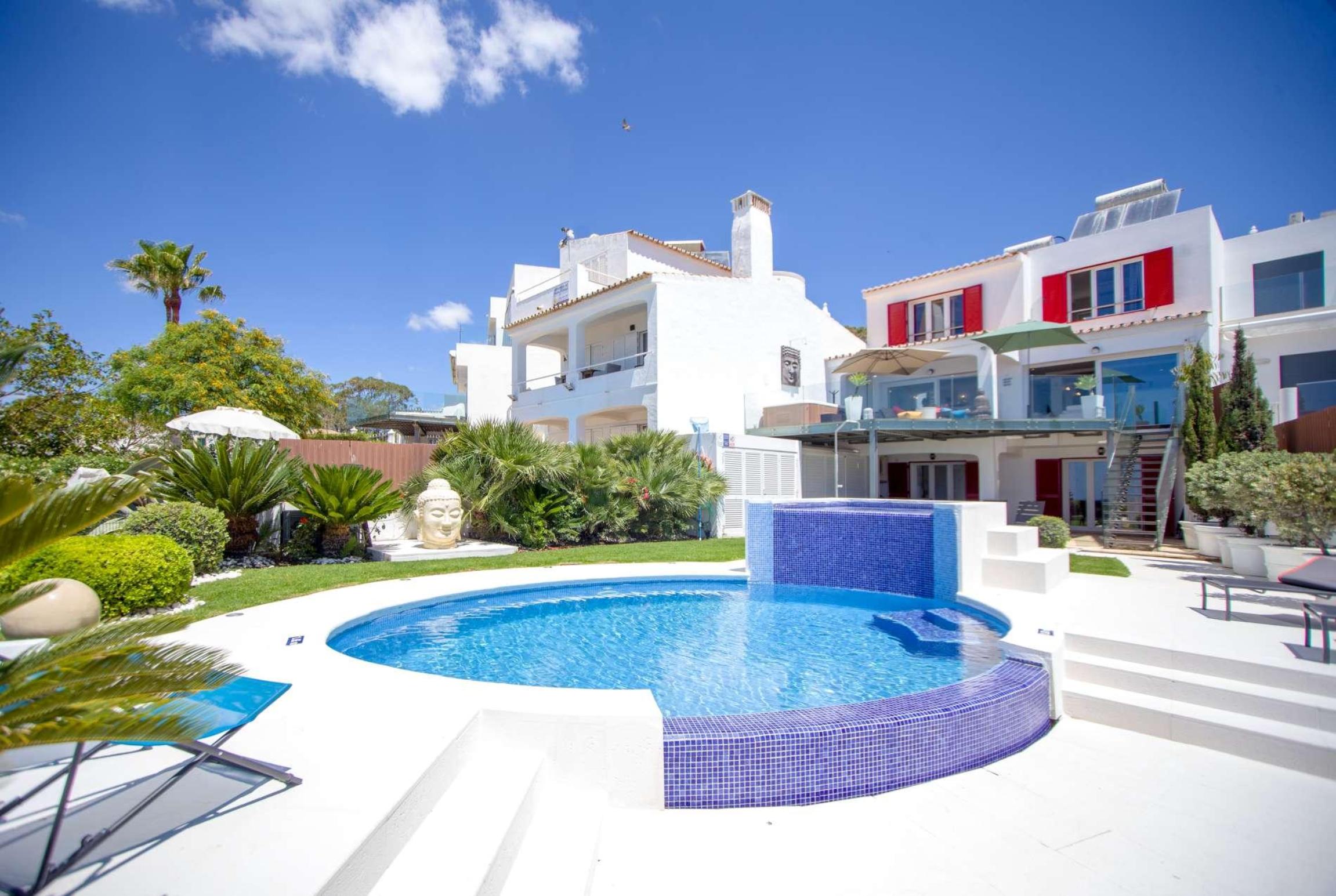 Property Image 2 - 4 bed luxury villa with spectacular sea views