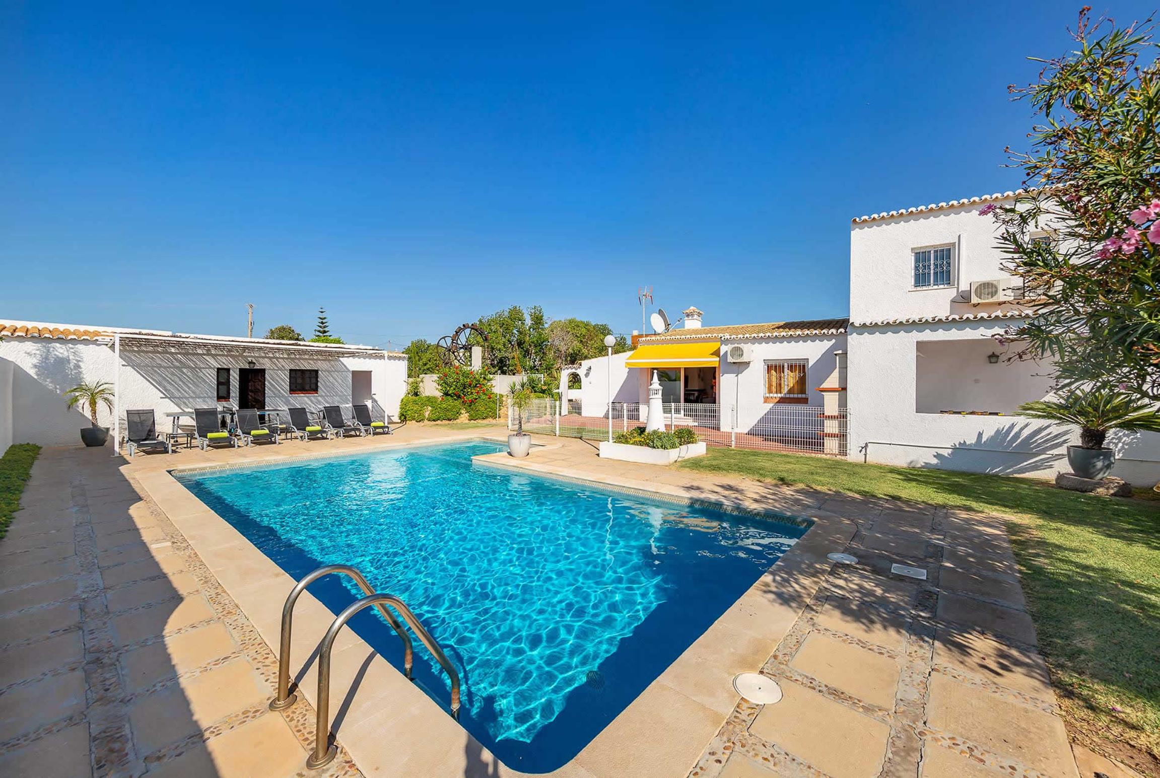 Property Image 1 - Exceptional Two Floors Villa with Al fresco Dining
