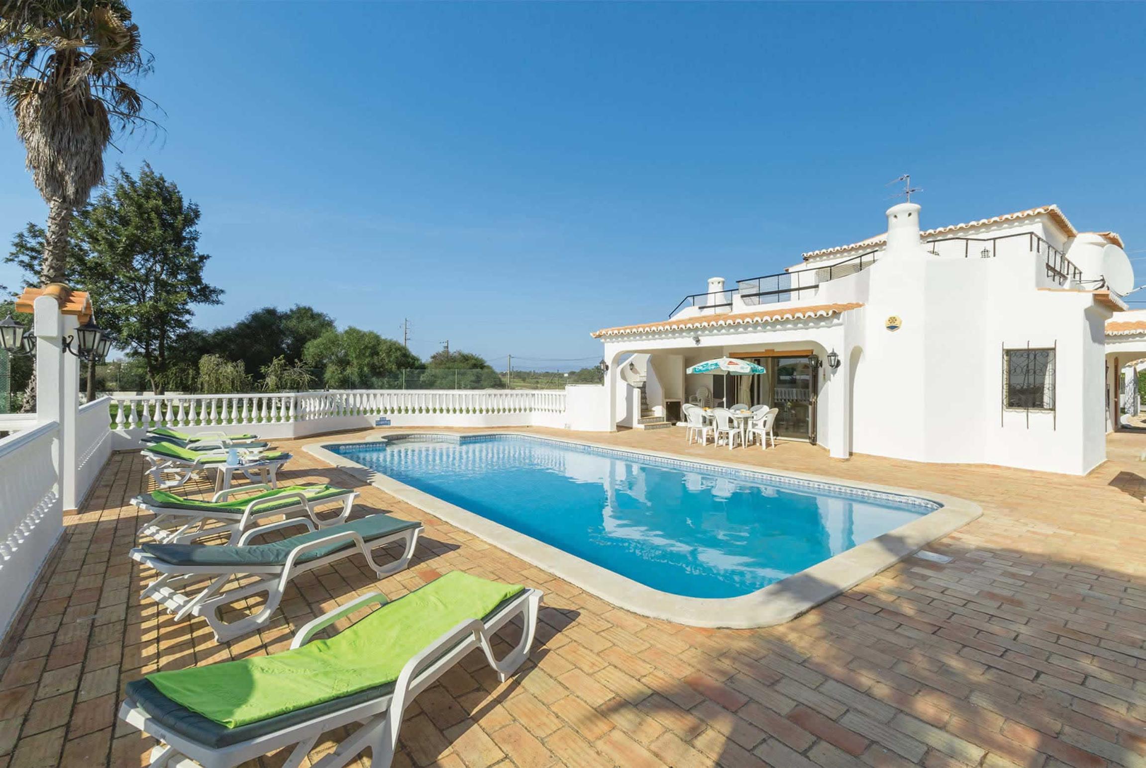 Property Image 1 - Peaceful 3 bed villa with private tennis court