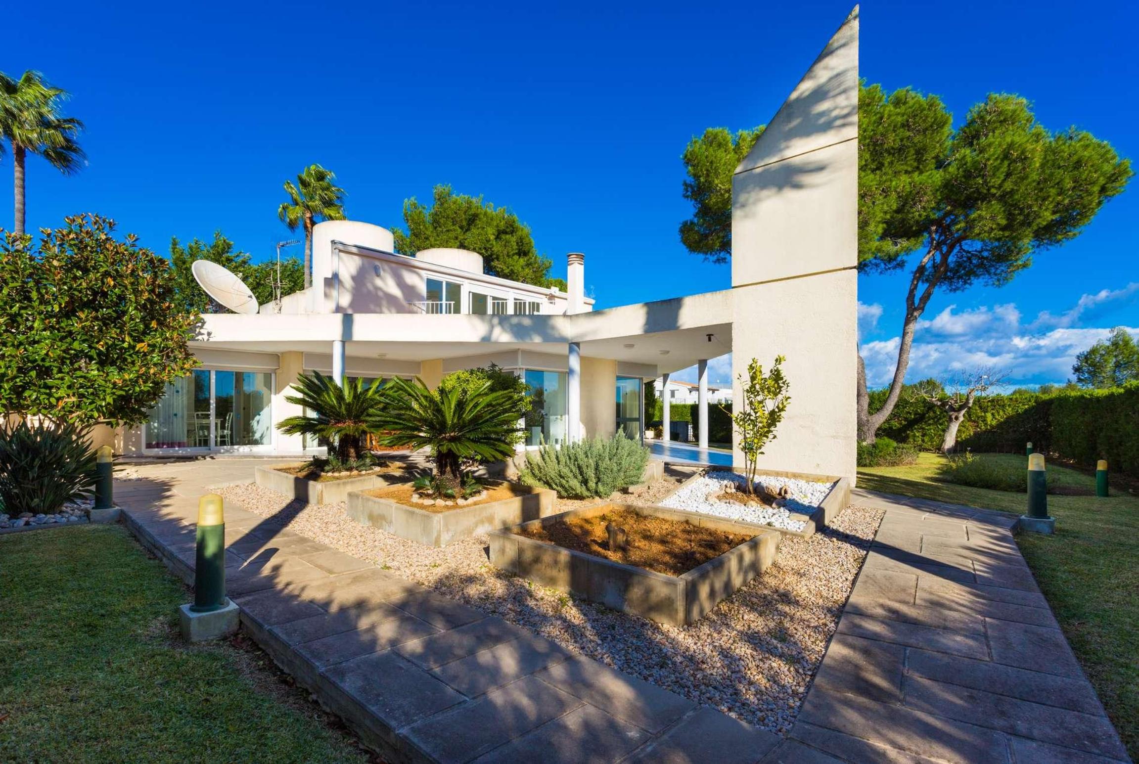 Property Image 1 - Modern villa for 8 people near Puerto Pollensa.