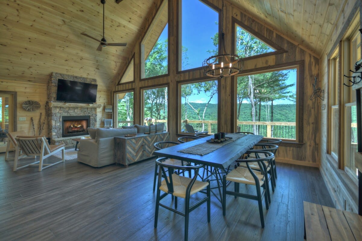 Property Image 1 - Forget Me Knot Luxury Cabin w/ Mountain Views