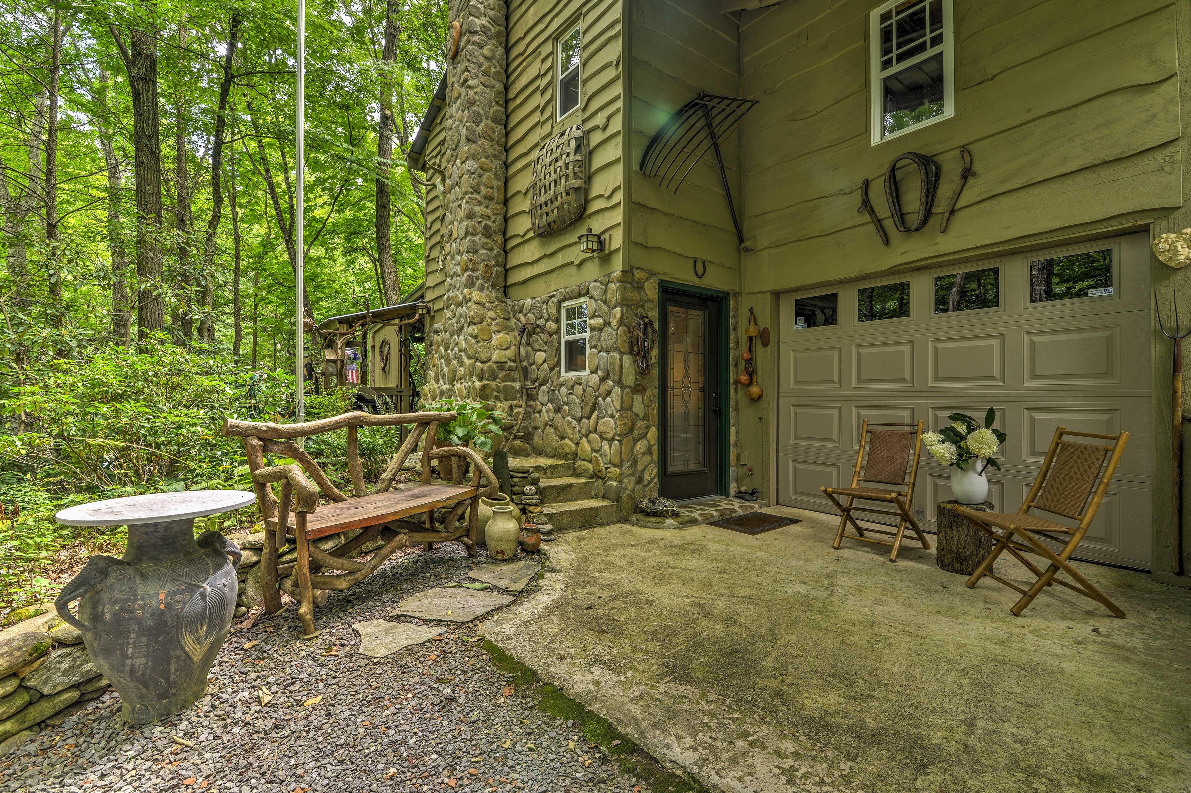 Waterfall Cabin in the Pisgah National Forest!