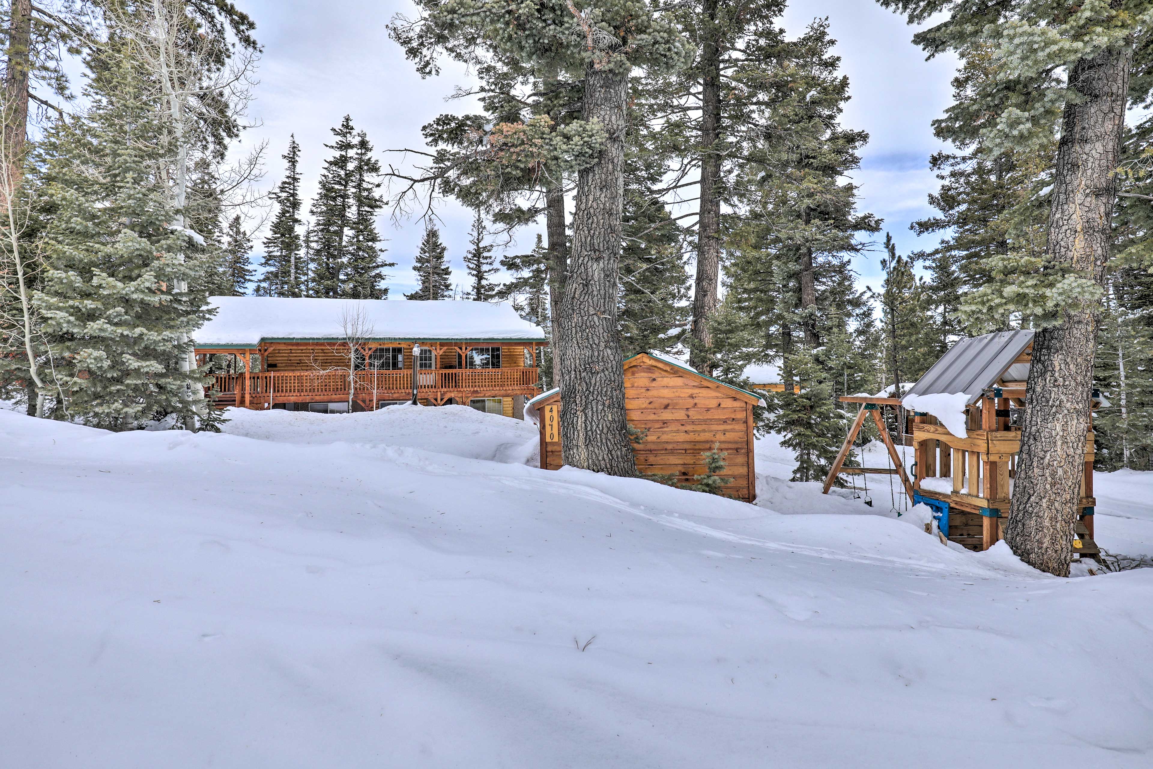 Property Image 2 - Bright & Cozy Duck Creek Cabin By Top Attractions!